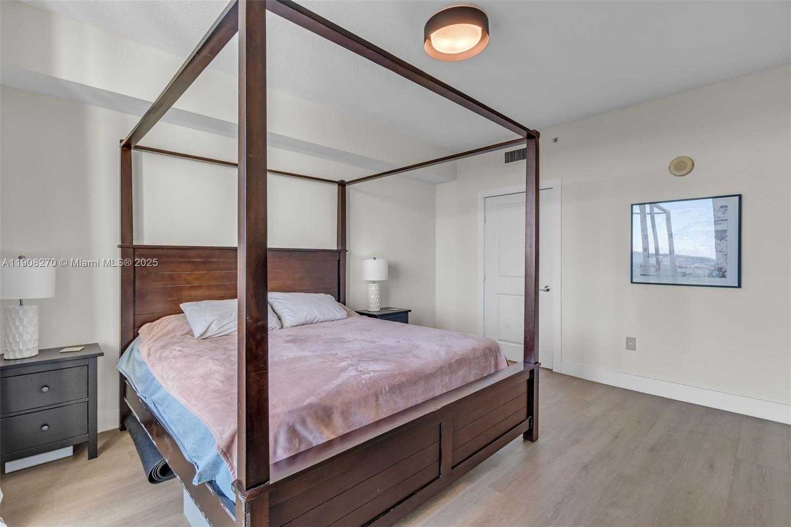 Small Image of 7900 HARBOR ISLAND DR #1525, North Bay Village Number 20