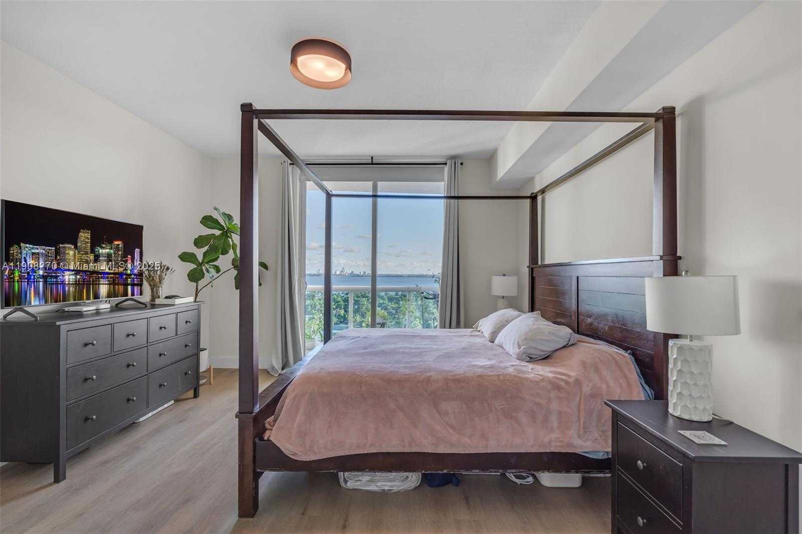 Small Image of 7900 HARBOR ISLAND DR #1525, North Bay Village Number 21