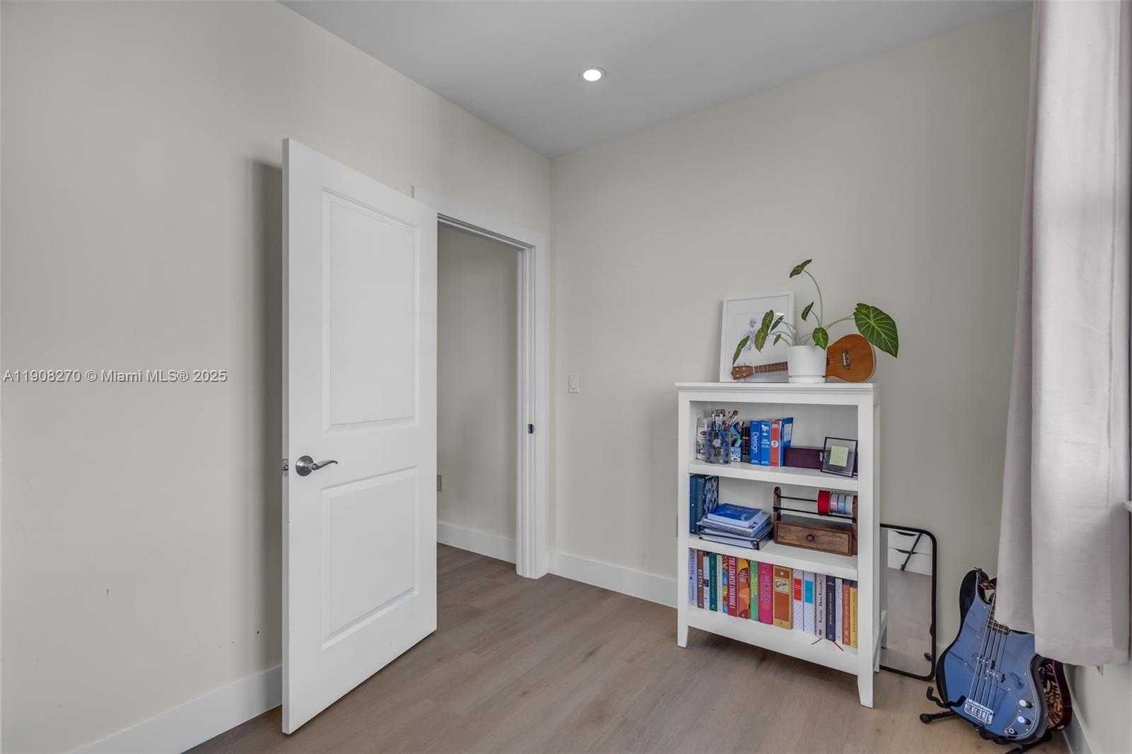 Small Image of 7900 HARBOR ISLAND DR #1525, North Bay Village Number 24