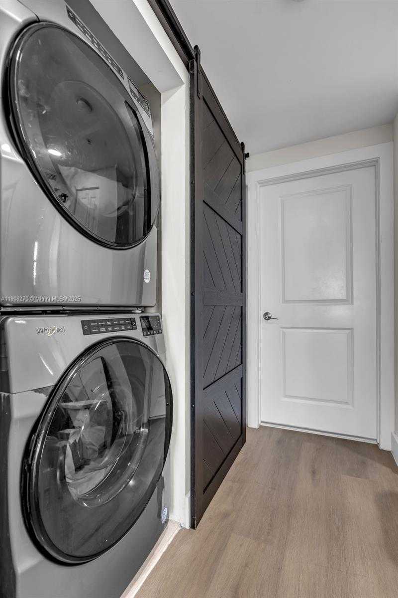 Small Image of 7900 HARBOR ISLAND DR #1525, North Bay Village Number 26