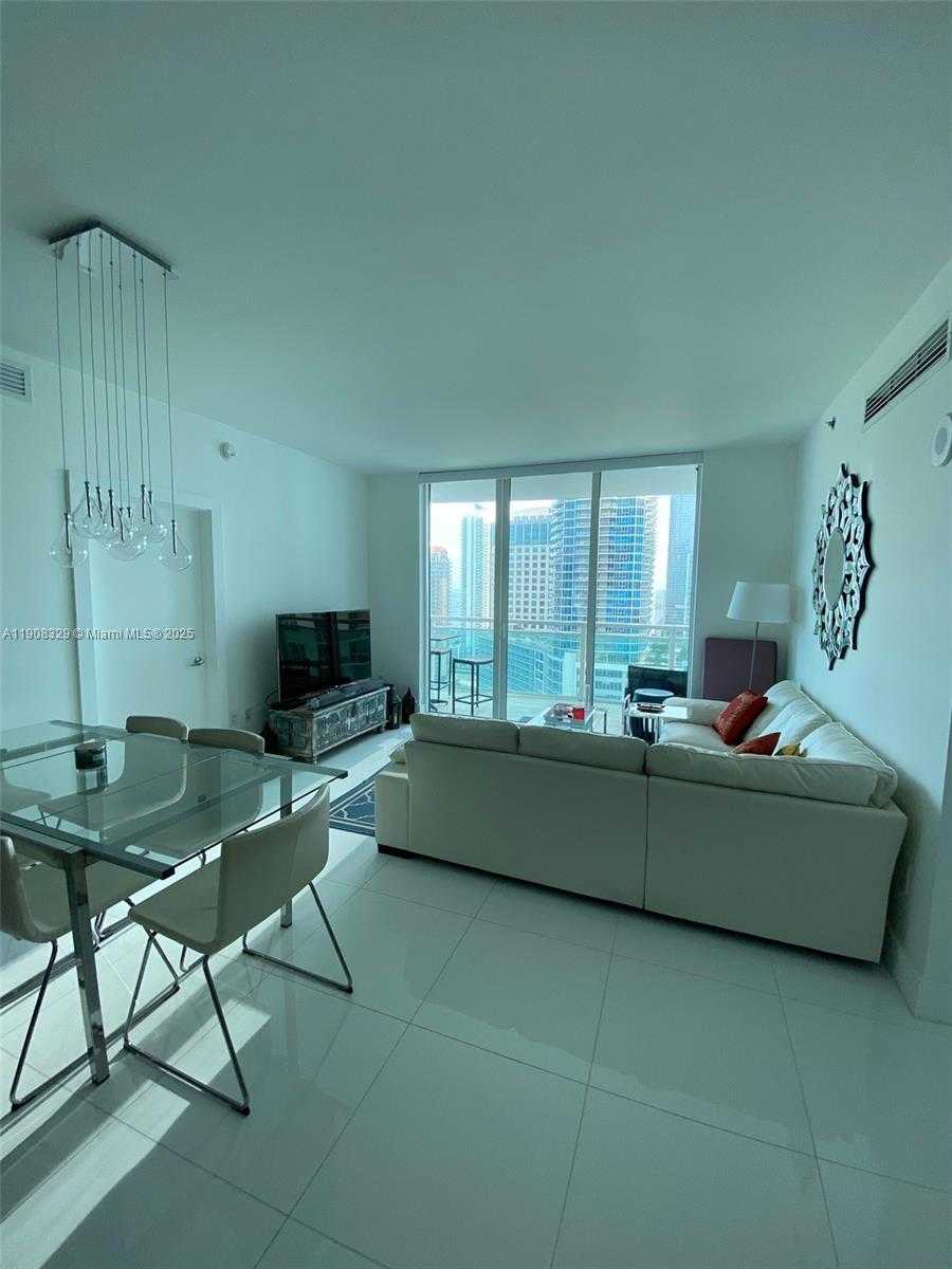 Small Image of 950 BRICKELL BAY DR #2707, Miami Number 18