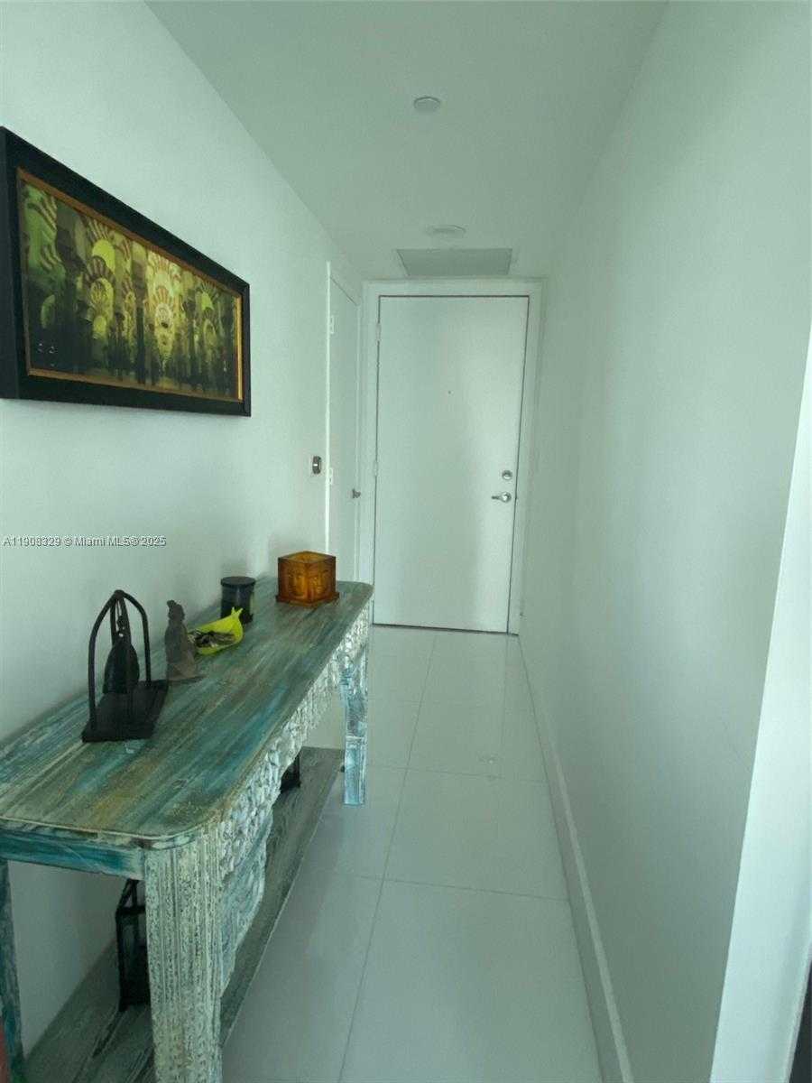 Small Image of 950 BRICKELL BAY DR #2707, Miami Number 3