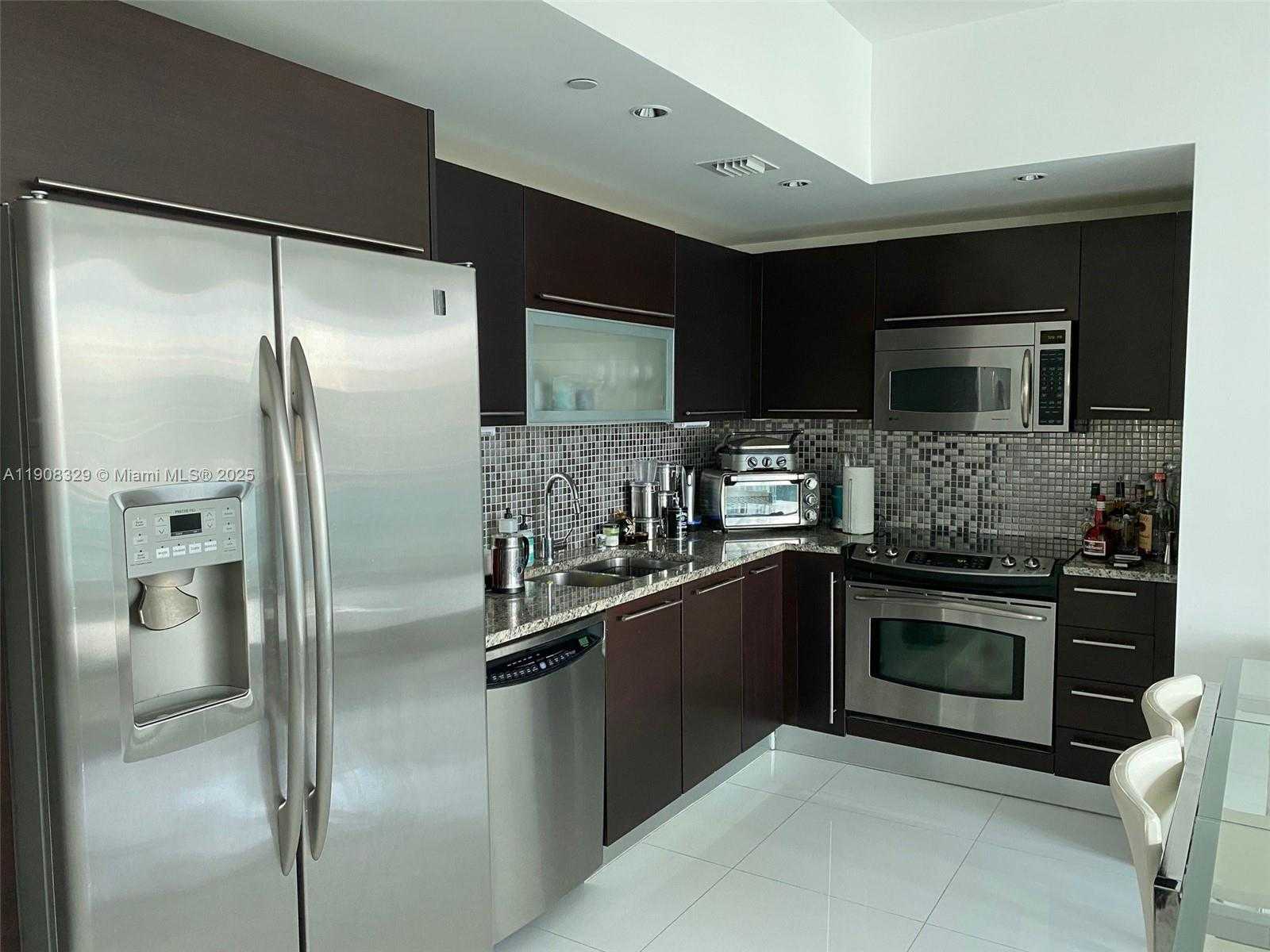 Small Image of 950 BRICKELL BAY DR #2707, Miami Number 7