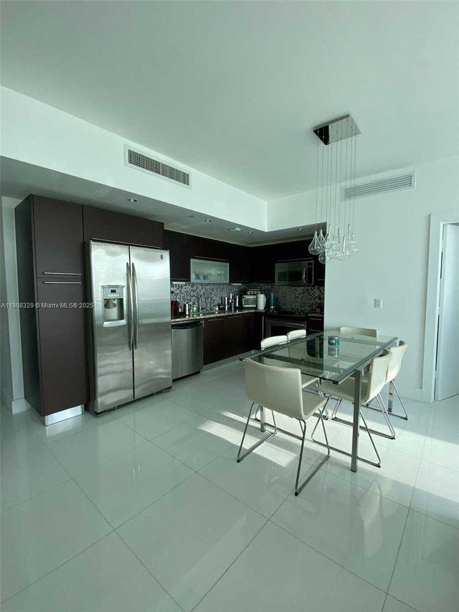 Small Image of 950 BRICKELL BAY DR #2707, Miami Number 8