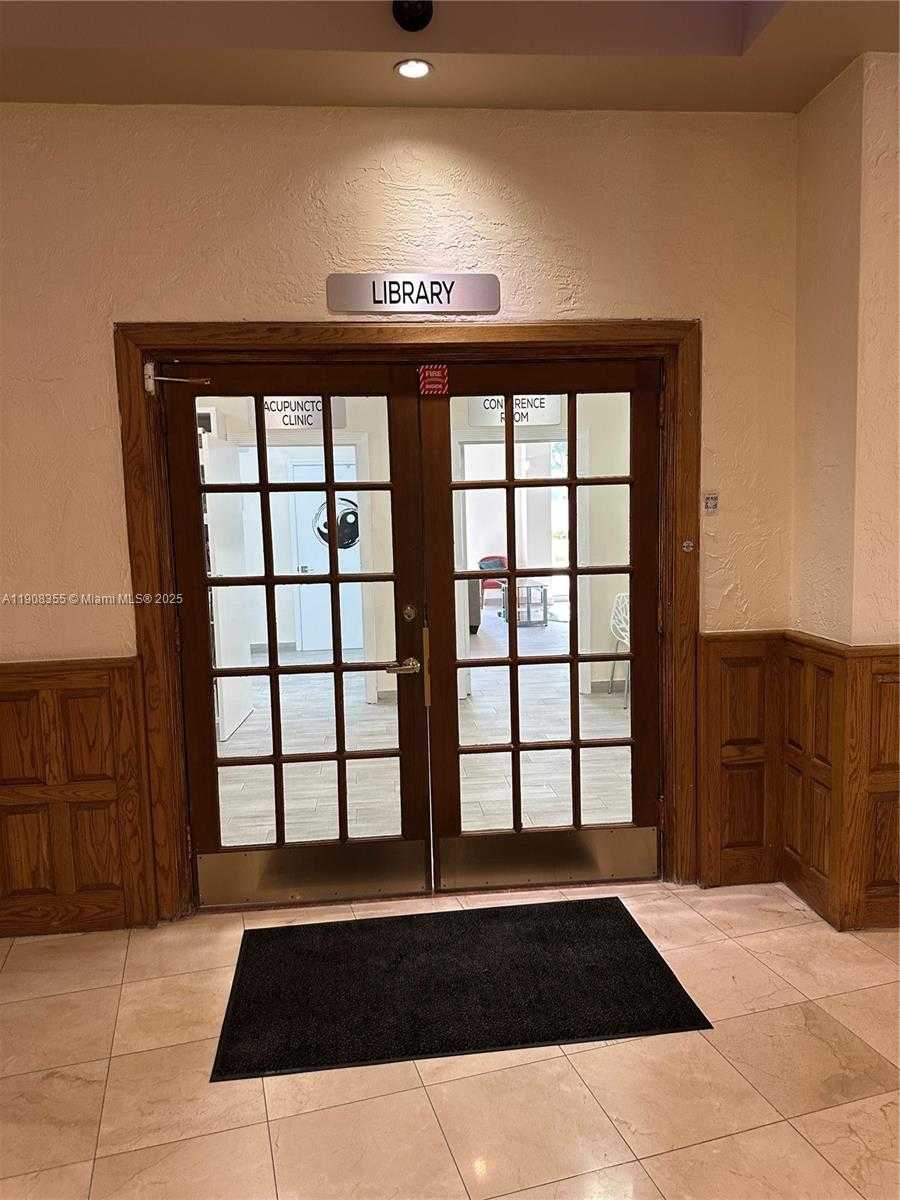 Small Image of 3725 SOUTH OCEAN DR #1517, Hollywood Number 9