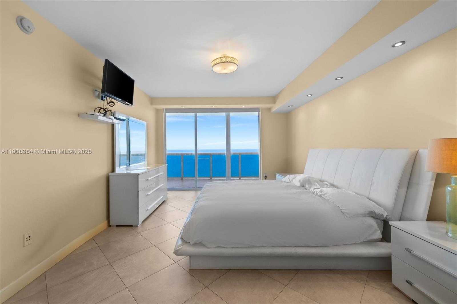 Small Image of 1800 SOUTH OCEAN DR #2603, Hallandale Beach Number 11