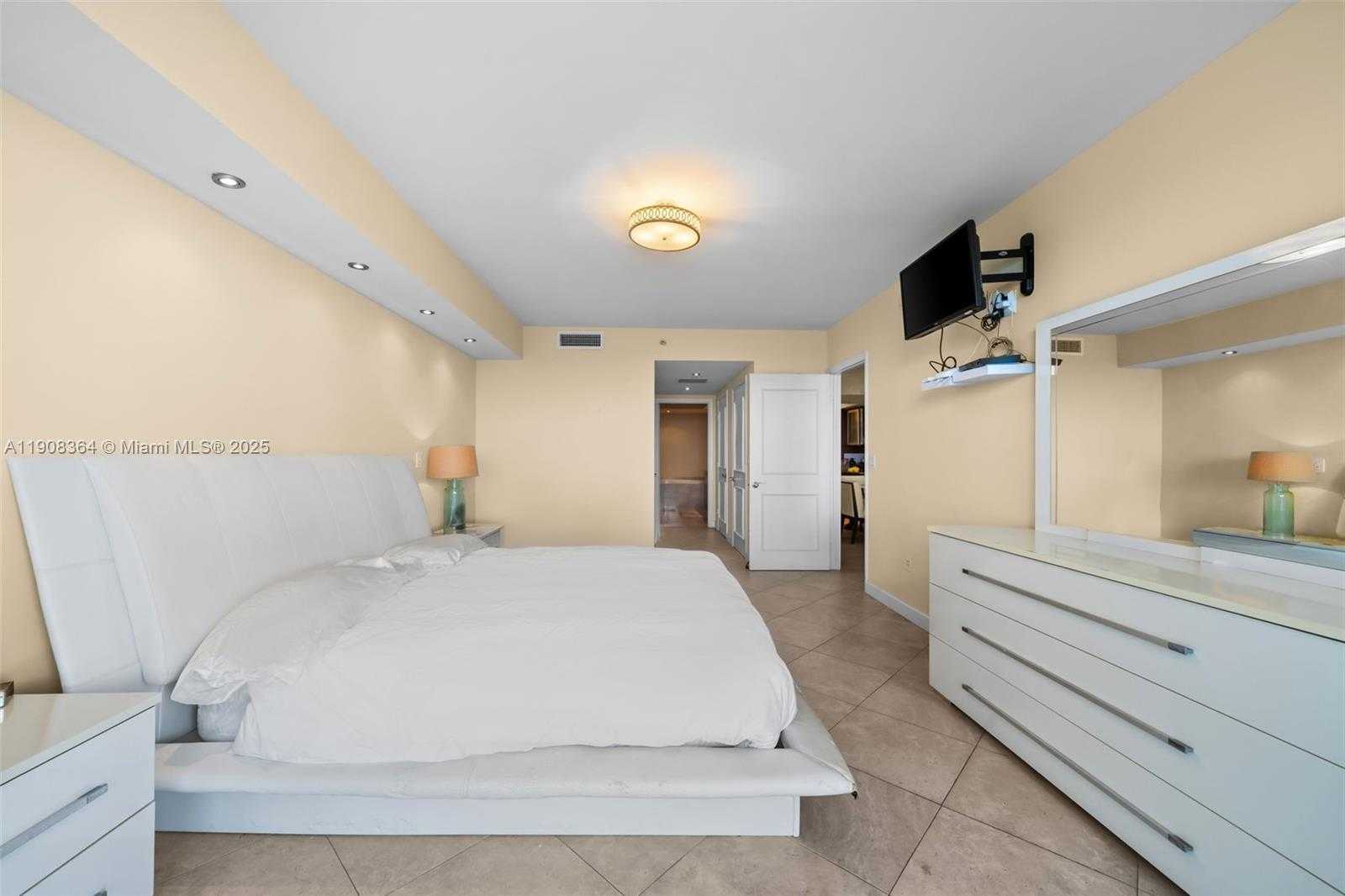 Small Image of 1800 SOUTH OCEAN DR #2603, Hallandale Beach Number 12