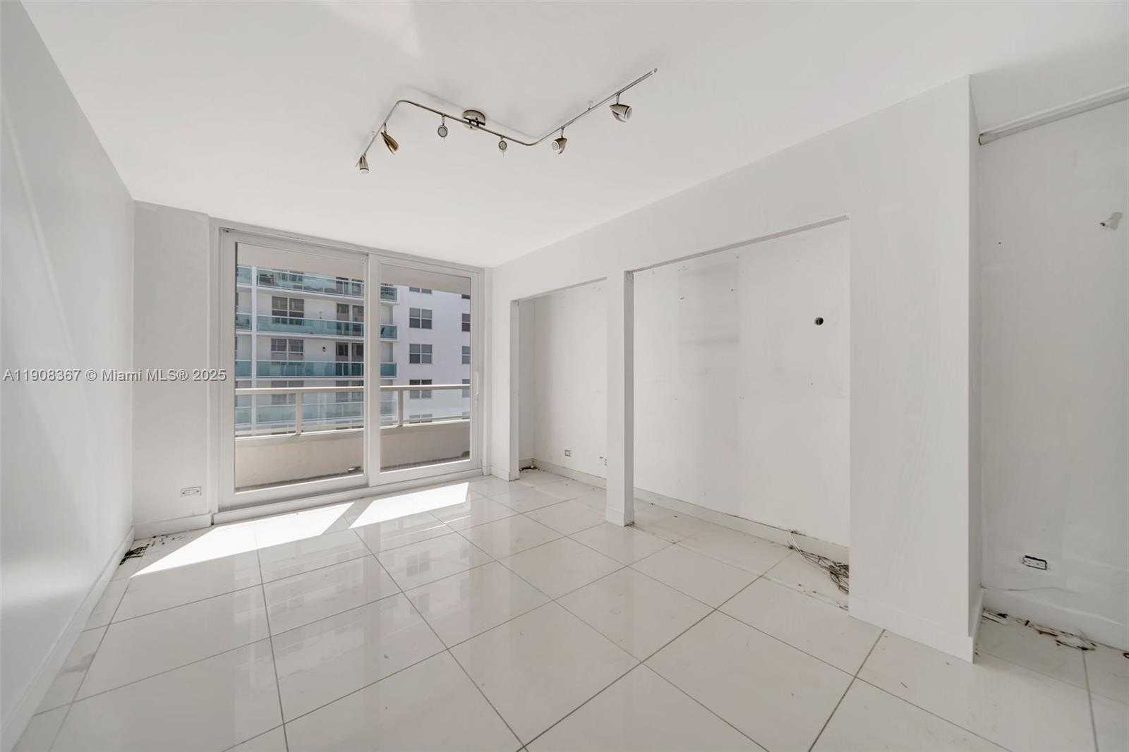 Small Image of 5005 COLLINS AVE #1009, Miami Beach Number 10