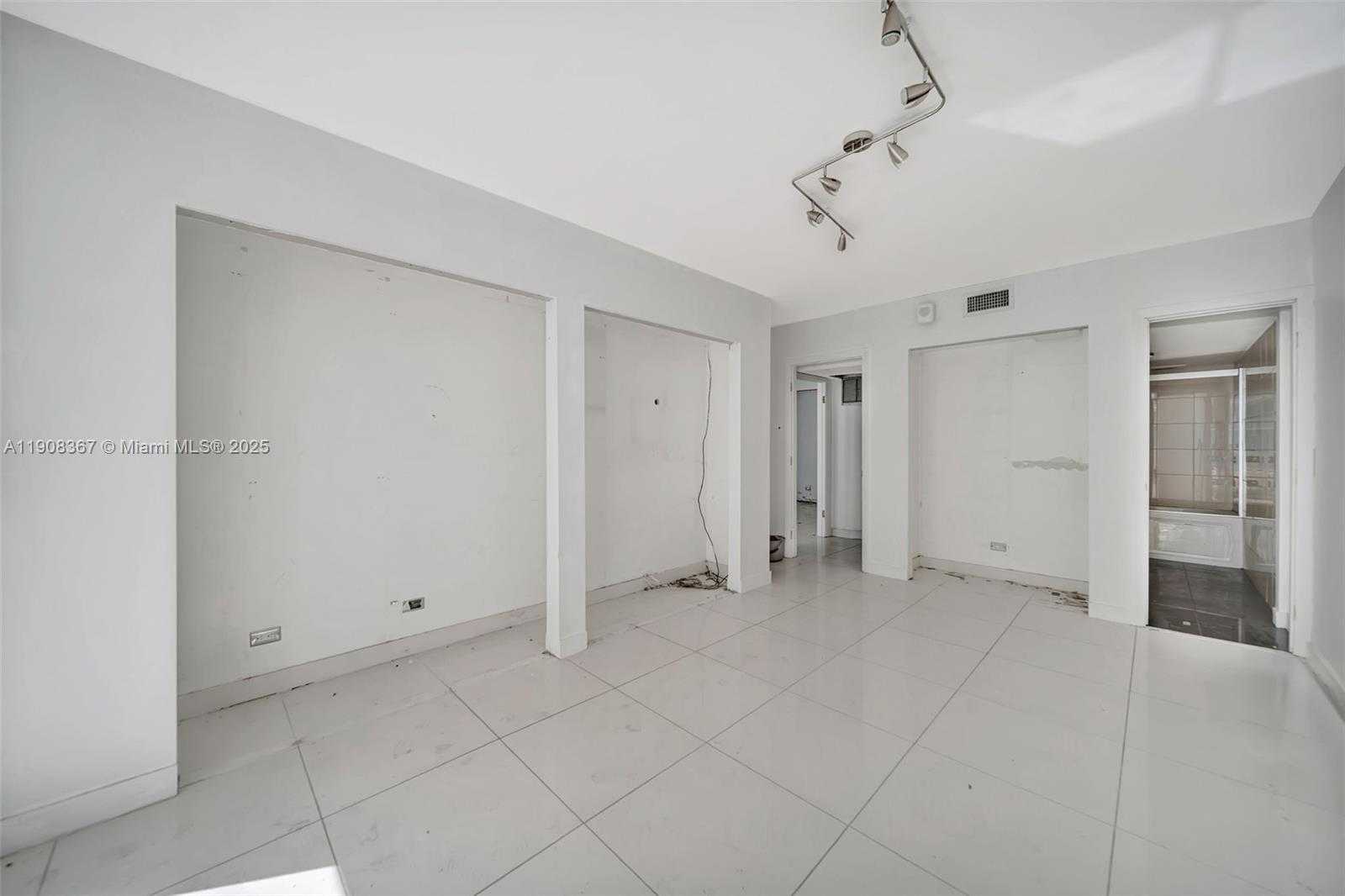 Small Image of 5005 COLLINS AVE #1009, Miami Beach Number 12