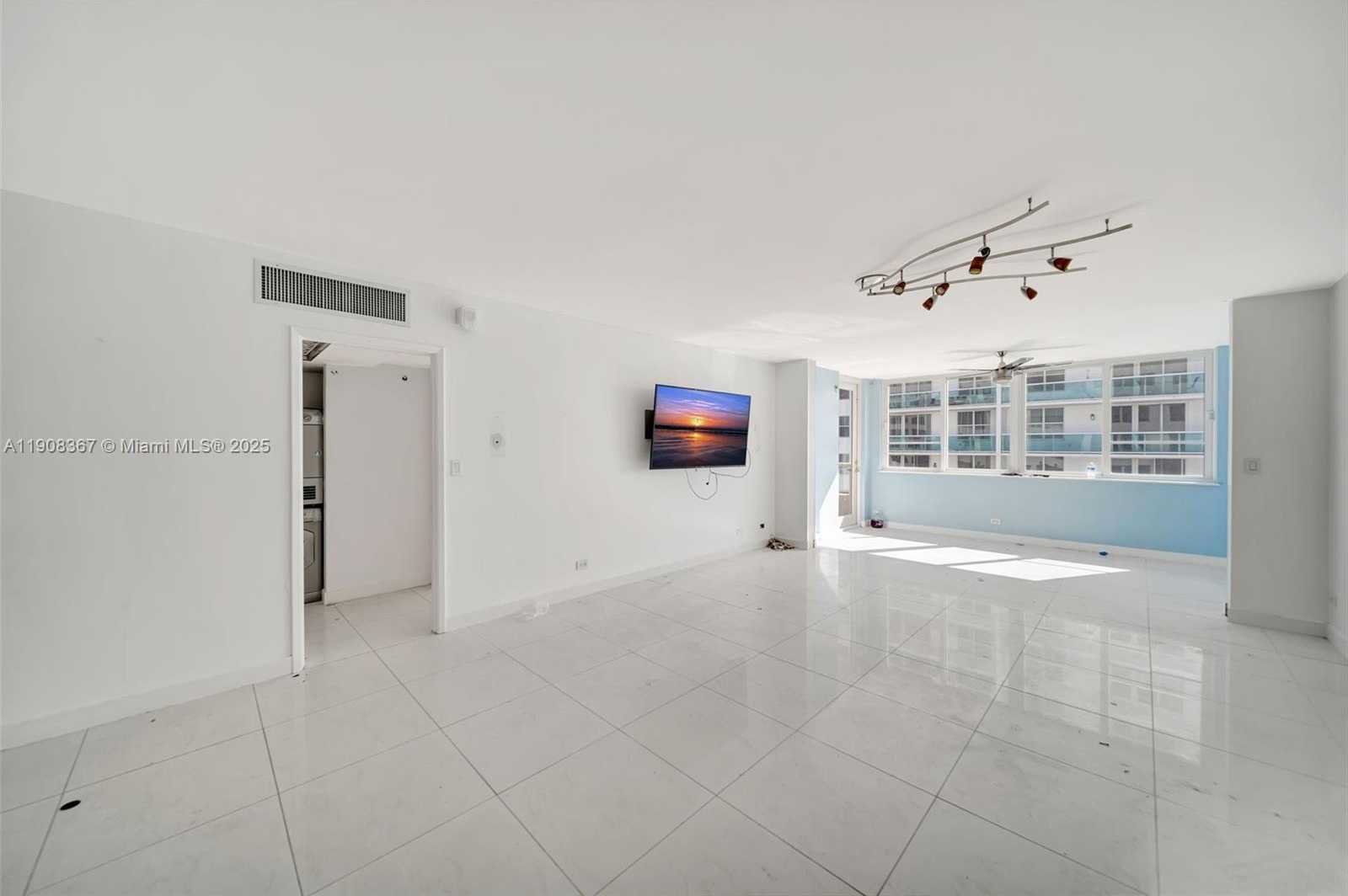 Small Image of 5005 COLLINS AVE #1009, Miami Beach Number 2