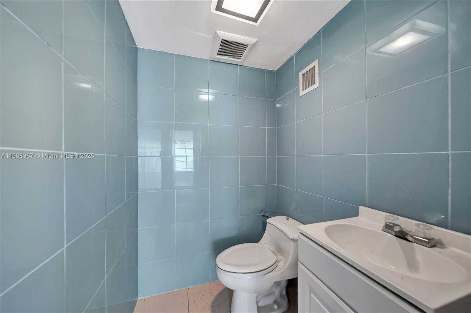 Small Image of 5005 COLLINS AVE #1009, Miami Beach Number 25