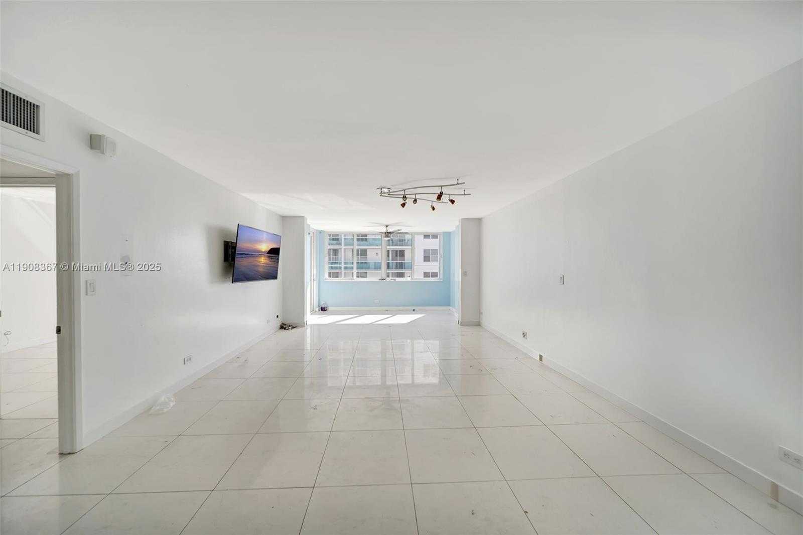Small Image of 5005 COLLINS AVE #1009, Miami Beach Number 3
