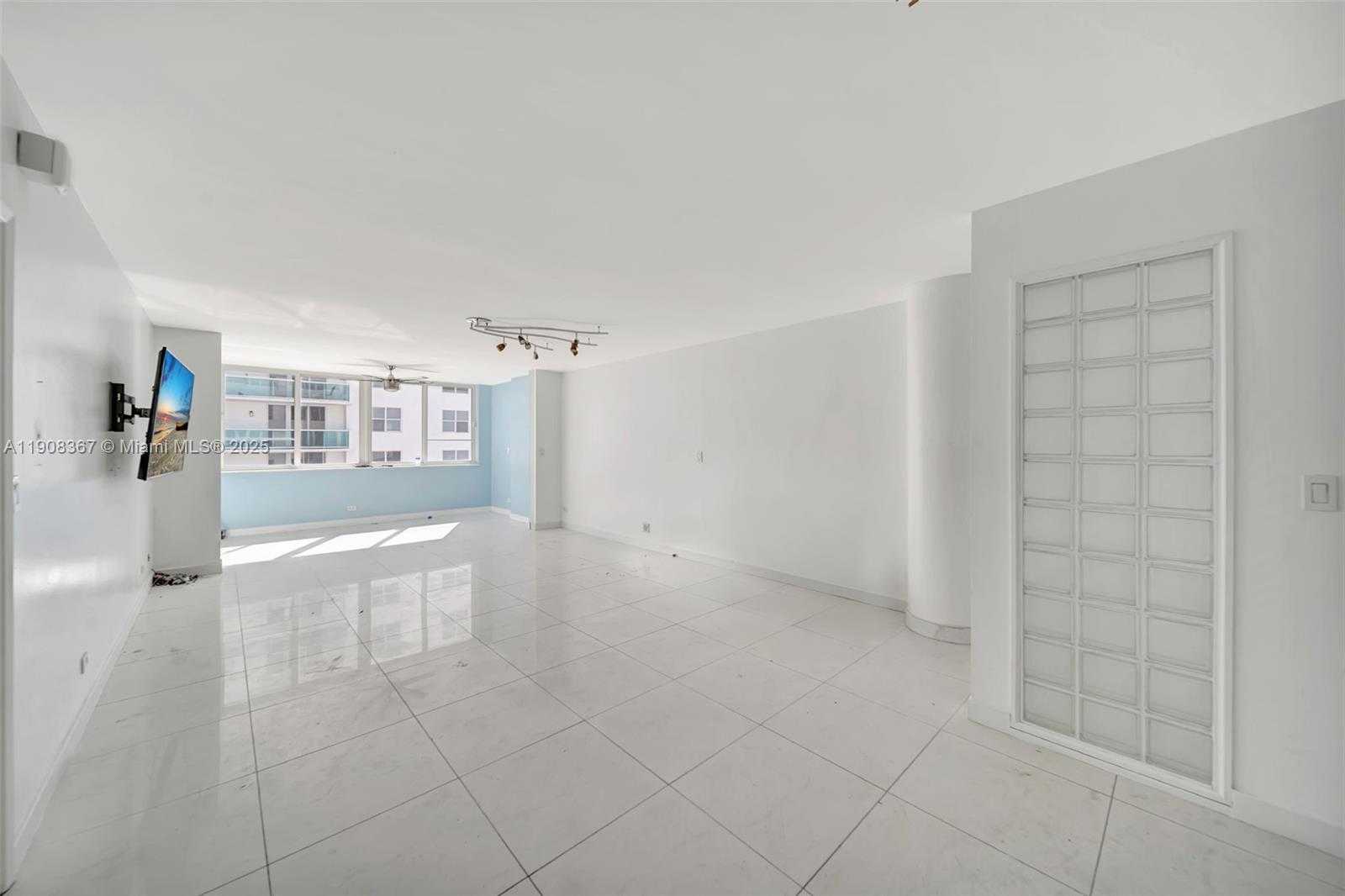 Small Image of 5005 COLLINS AVE #1009, Miami Beach Number 4