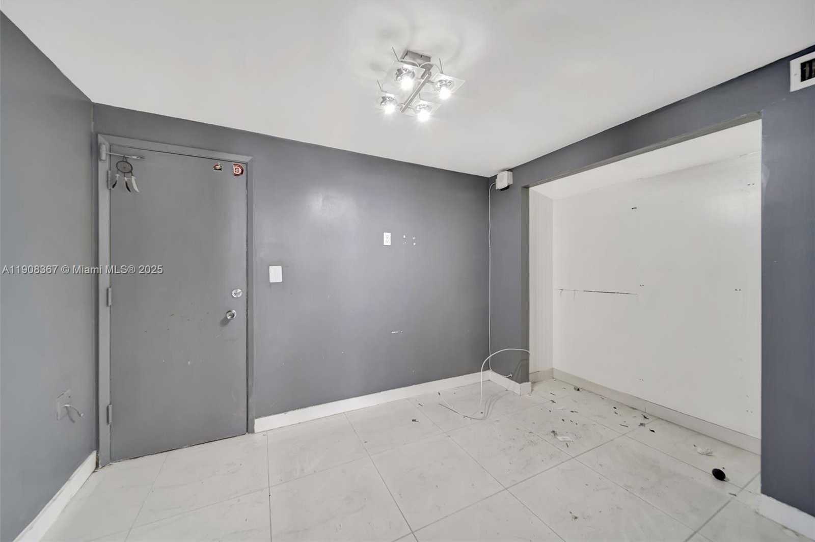 Small Image of 5005 COLLINS AVE #1009, Miami Beach Number 6