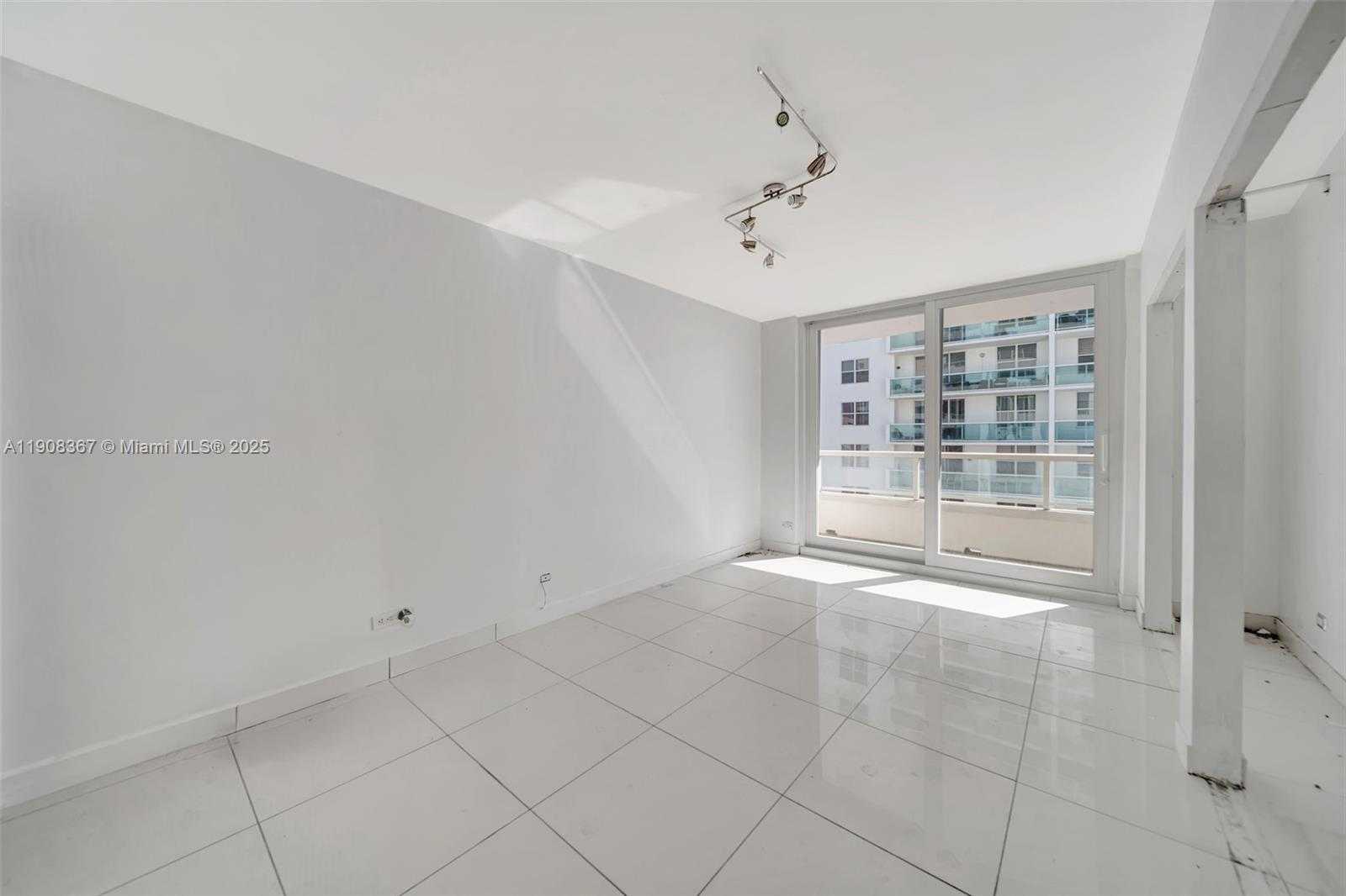 Small Image of 5005 COLLINS AVE #1009, Miami Beach Number 9