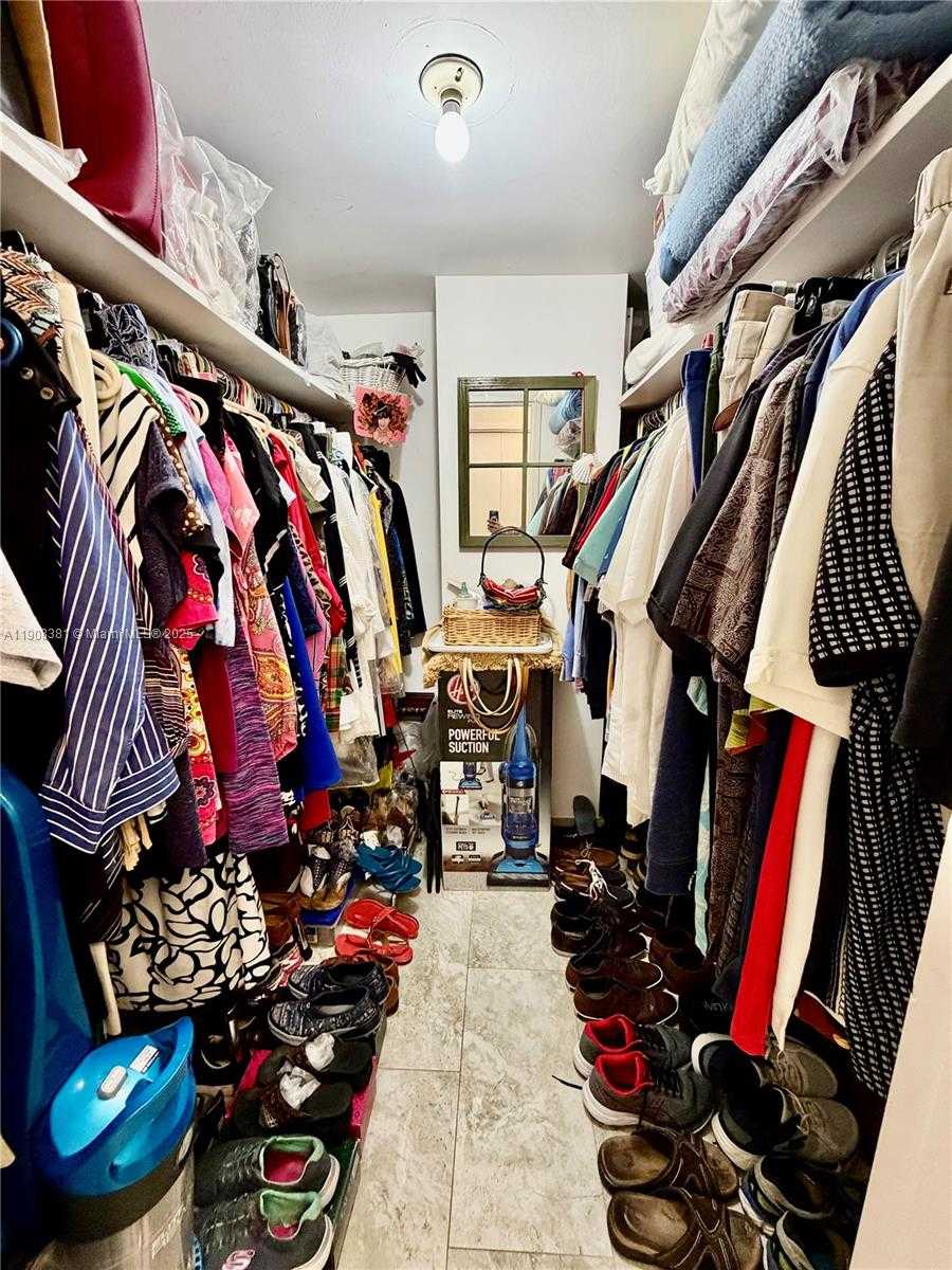 Small Image of 5700 COLLINS AVE #14M, Miami Beach Number 11