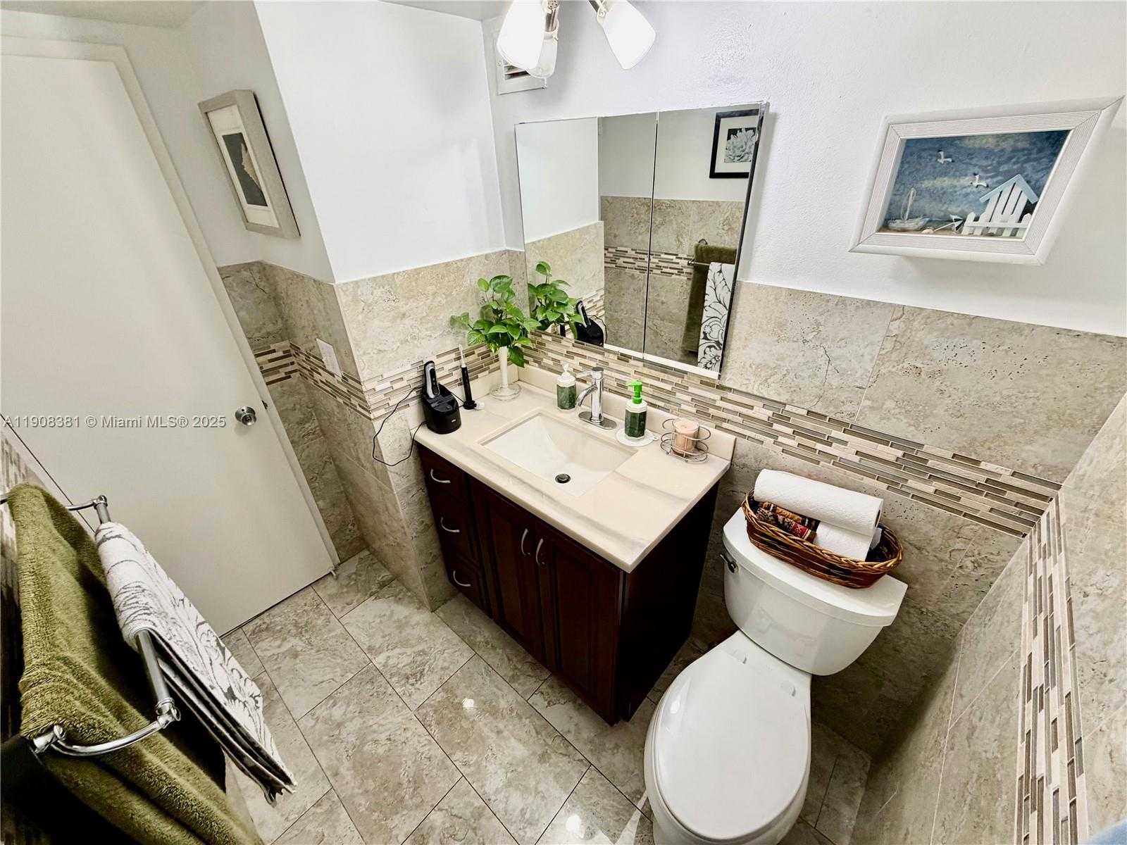 Small Image of 5700 COLLINS AVE #14M, Miami Beach Number 14