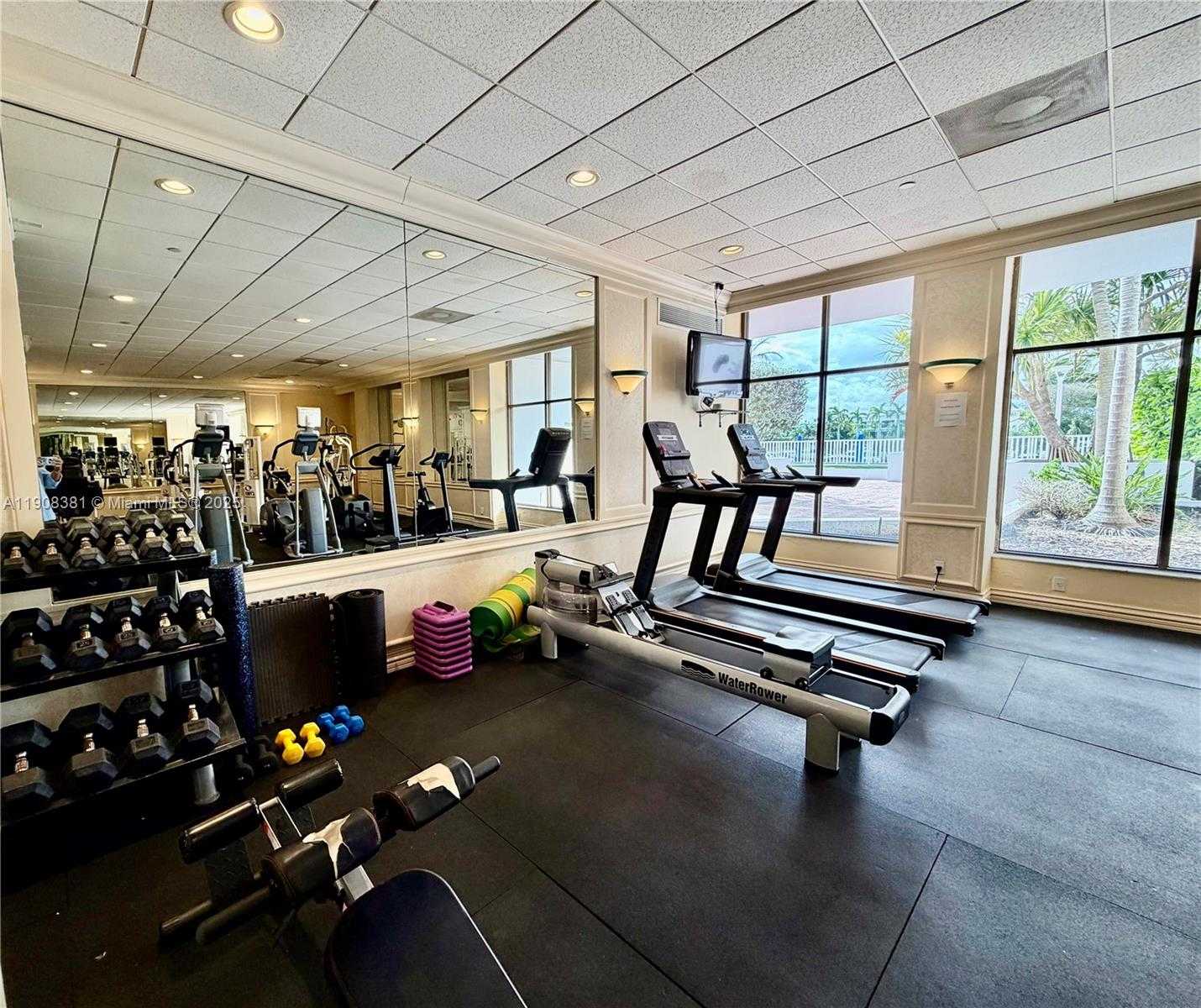 Small Image of 5700 COLLINS AVE #14M, Miami Beach Number 16