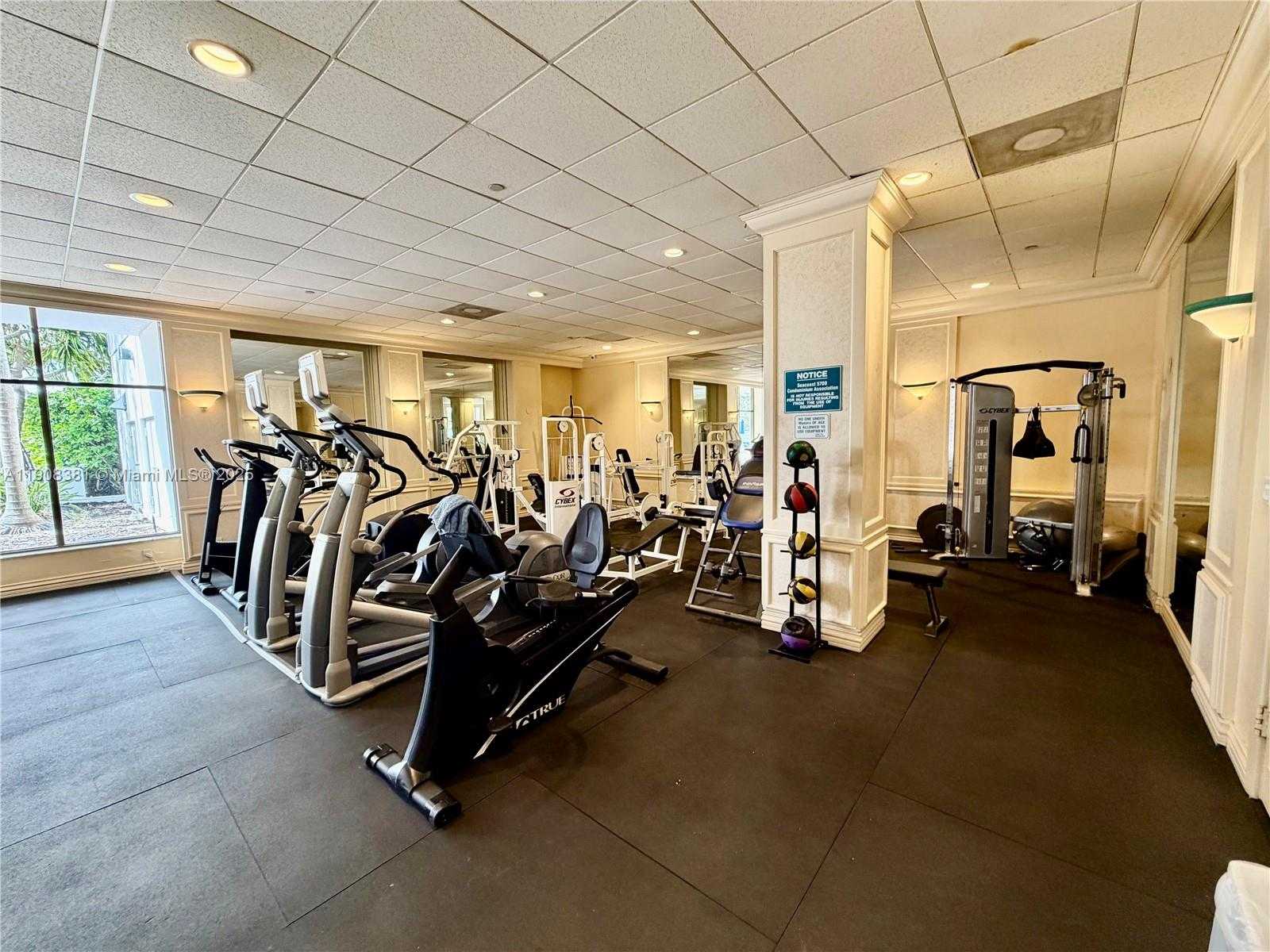 Small Image of 5700 COLLINS AVE #14M, Miami Beach Number 17