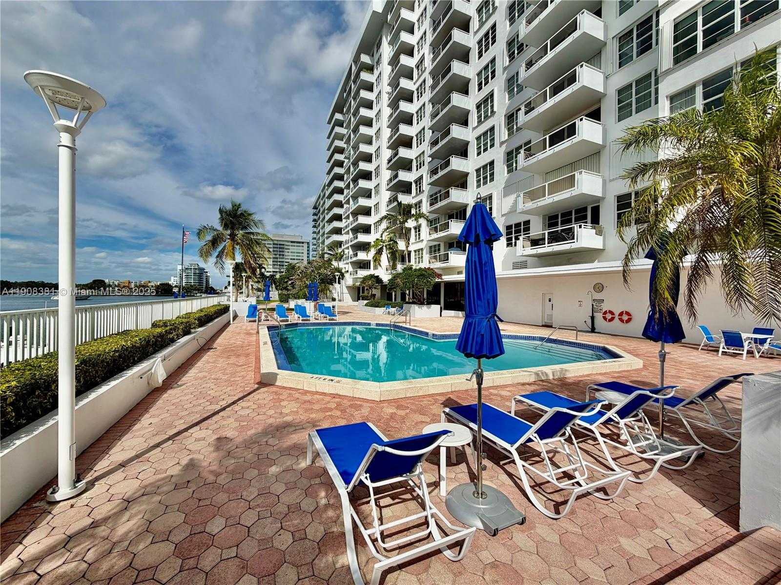 Small Image of 5700 COLLINS AVE #14M, Miami Beach Number 18