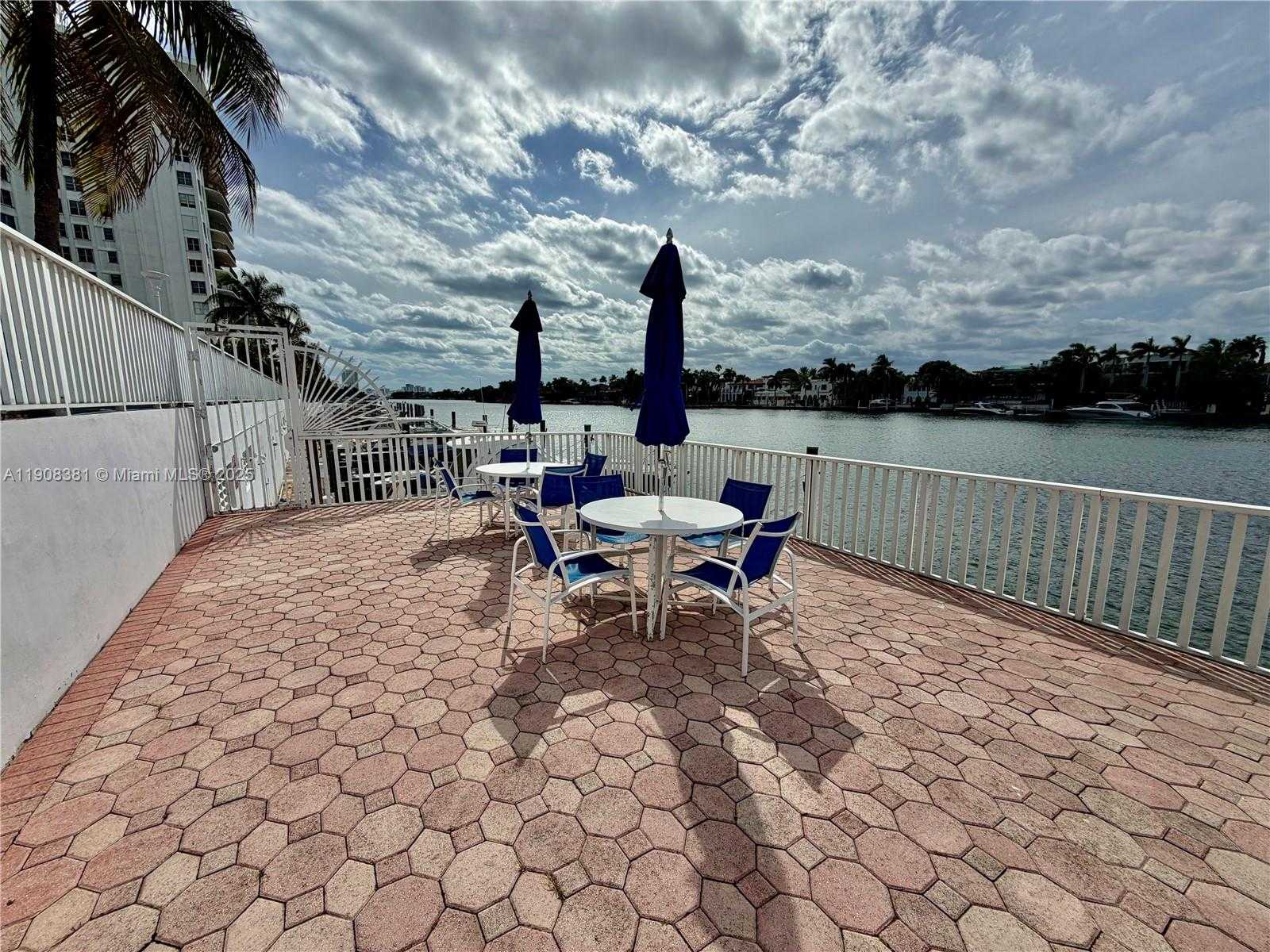 Small Image of 5700 COLLINS AVE #14M, Miami Beach Number 20