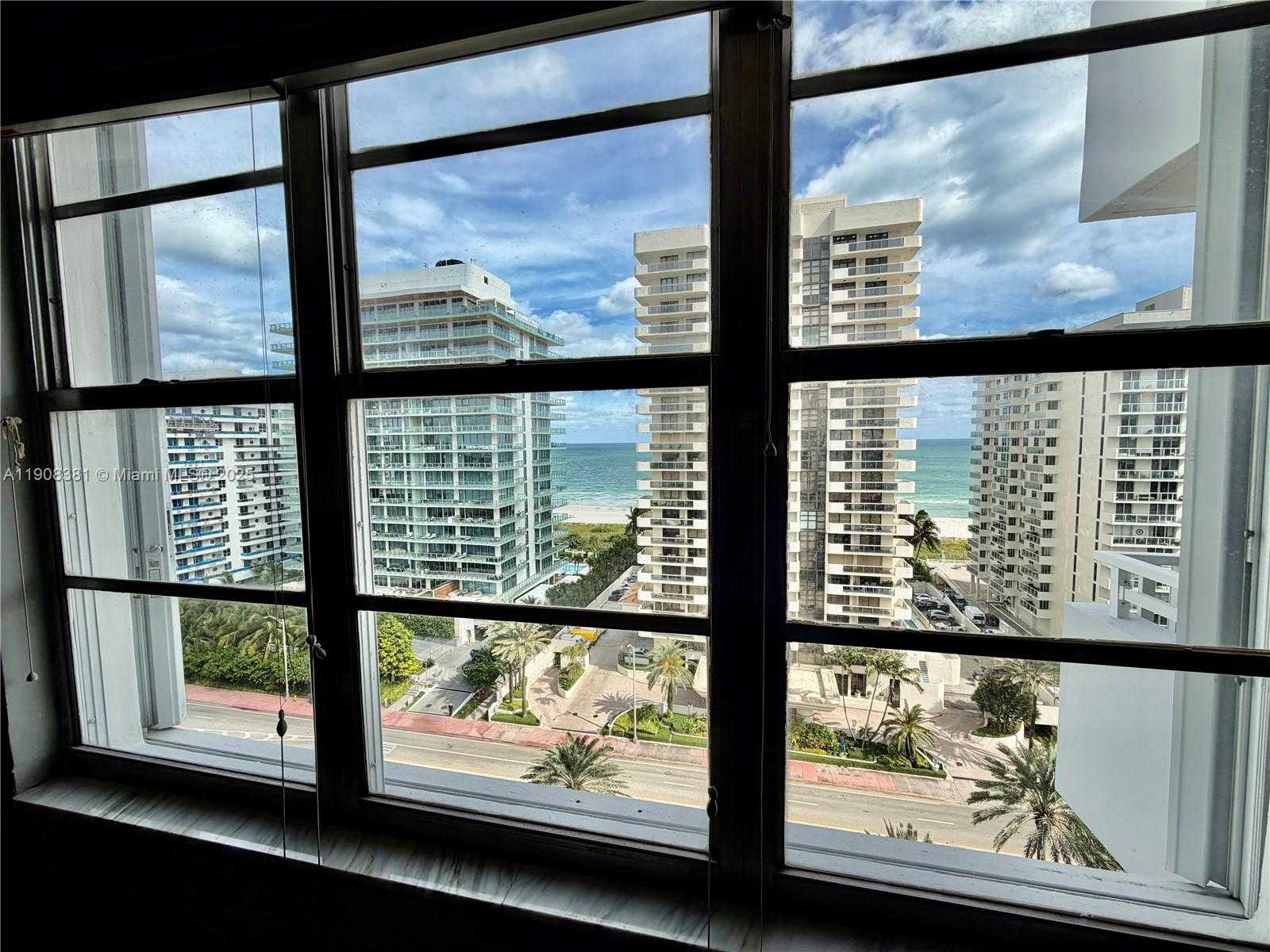Small Image of 5700 COLLINS AVE #14M, Miami Beach Number 3