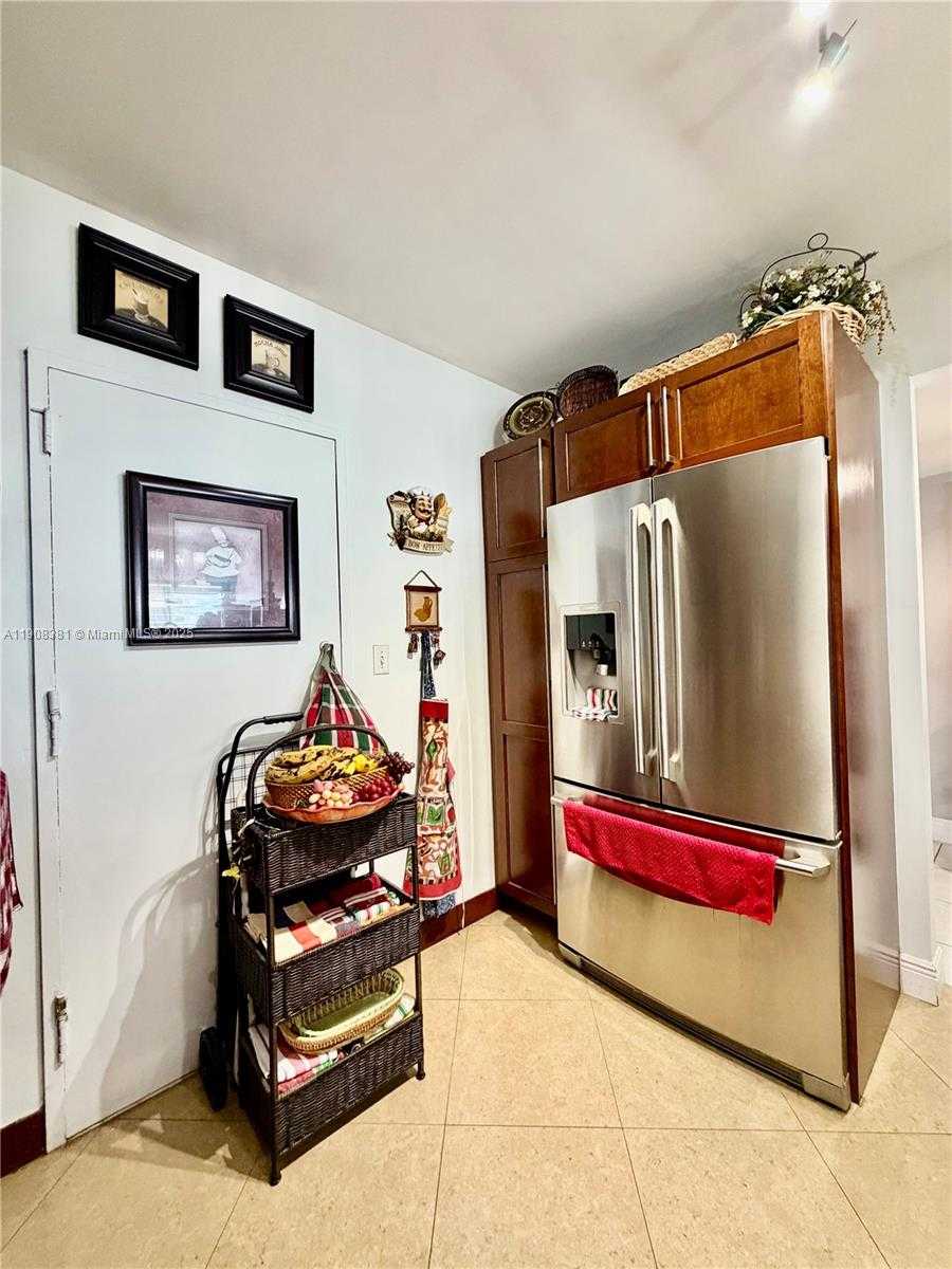 Small Image of 5700 COLLINS AVE #14M, Miami Beach Number 5