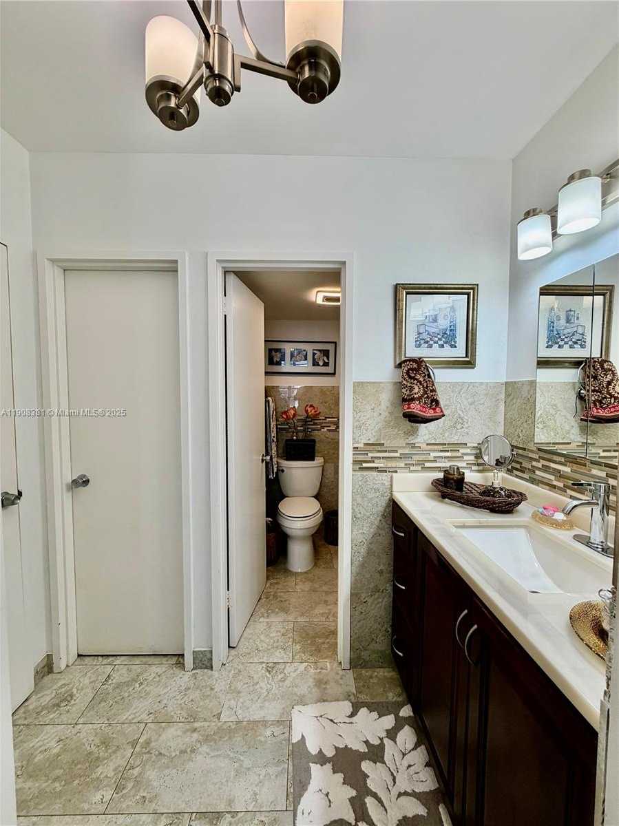 Small Image of 5700 COLLINS AVE #14M, Miami Beach Number 9