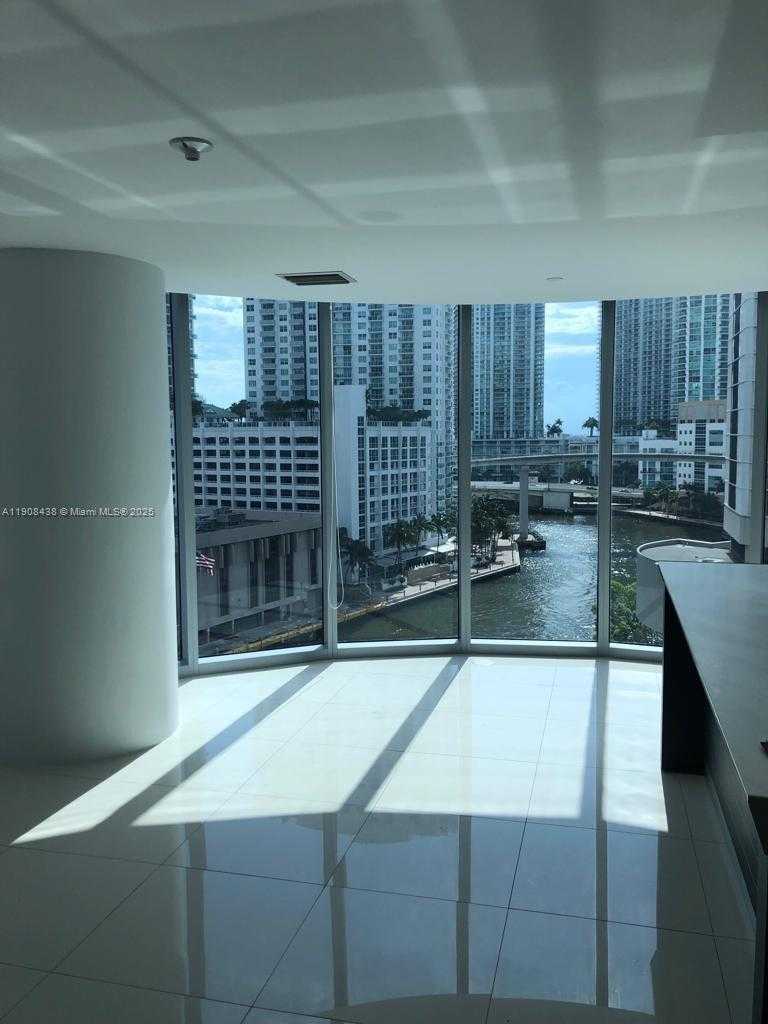 Small Image of 200 BISCAYNE BOULEVARD WAY #902, Miami Number 15