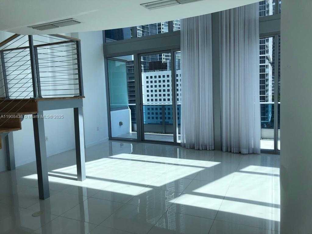 Small Image of 200 BISCAYNE BOULEVARD WAY #902, Miami Number 3