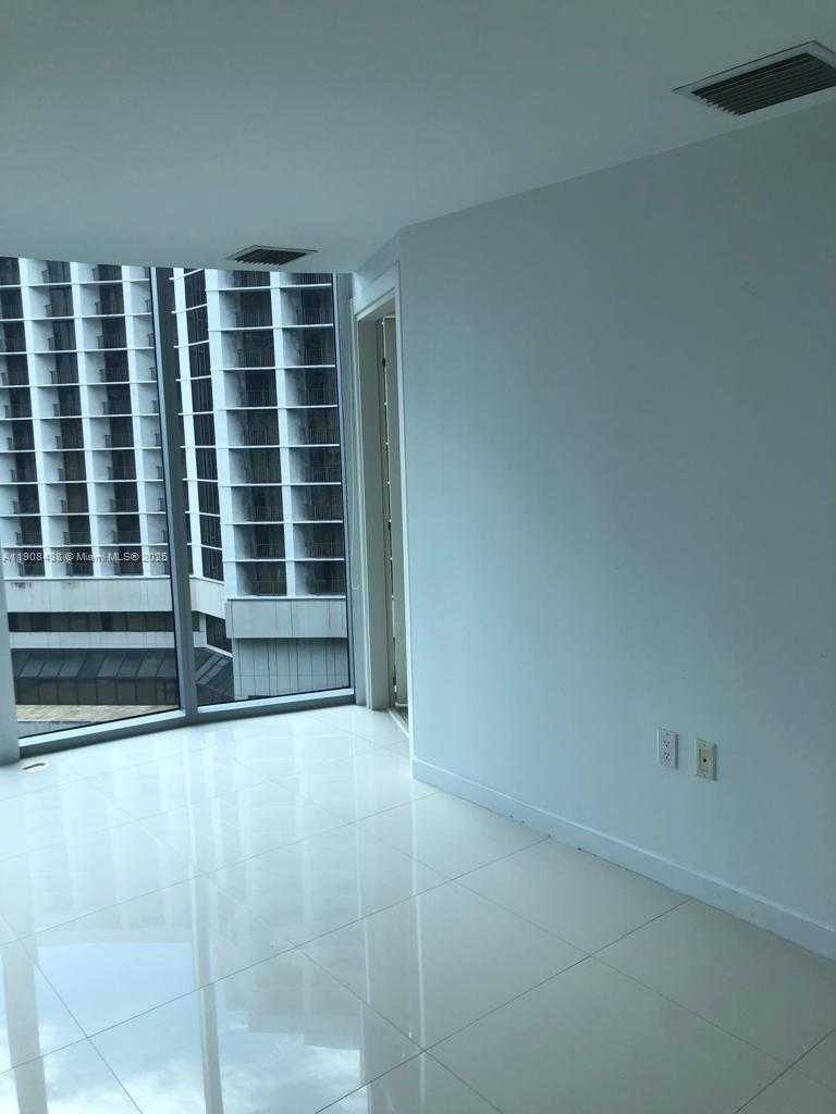 Small Image of 200 BISCAYNE BOULEVARD WAY #902, Miami Number 4