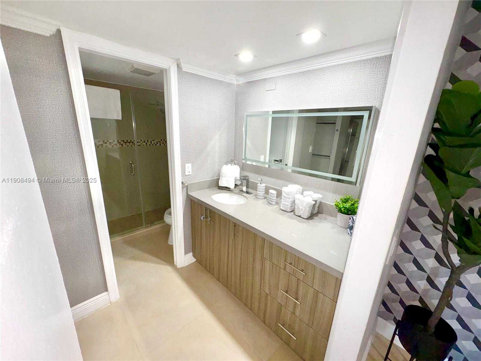 Small Image of 20500 WEST COUNTRY CLUB DR #501, Aventura Number 11