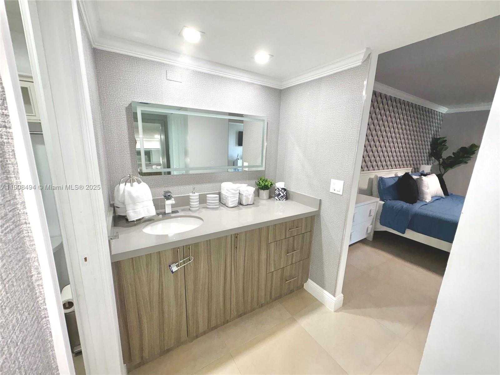 Small Image of 20500 WEST COUNTRY CLUB DR #501, Aventura Number 14
