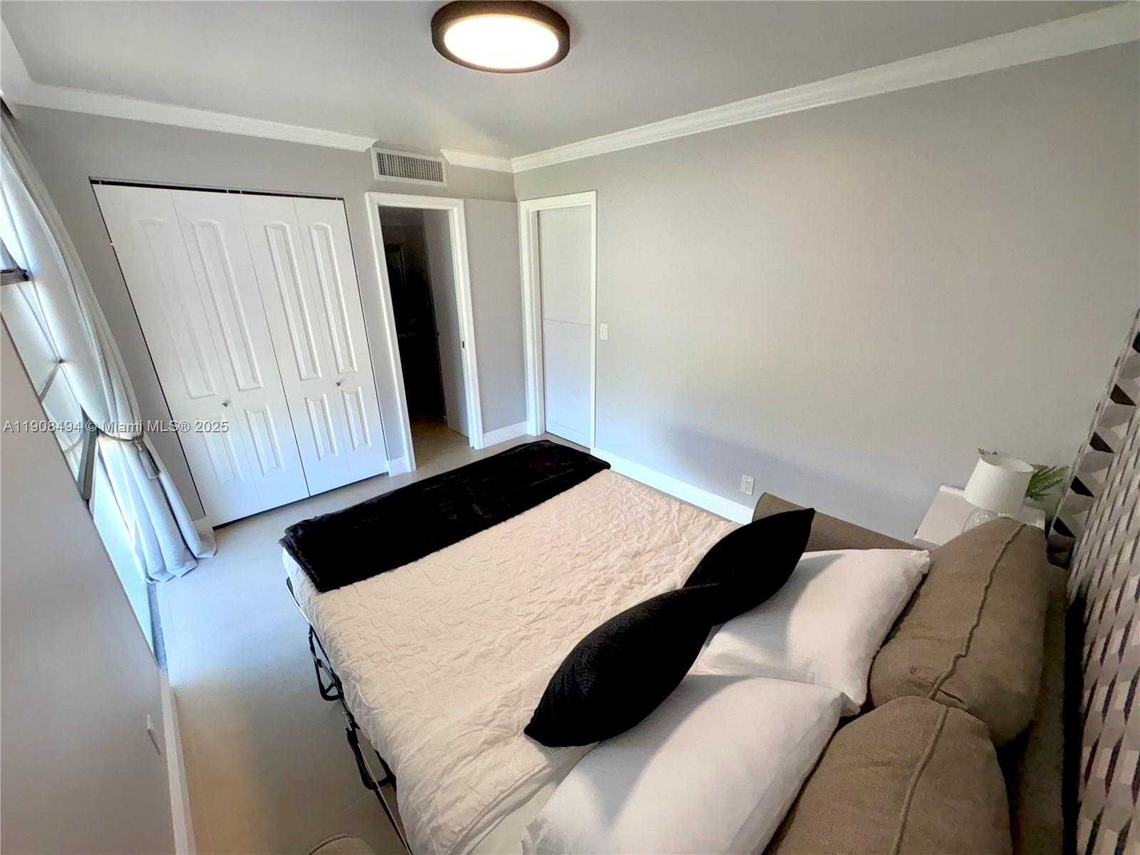 Small Image of 20500 WEST COUNTRY CLUB DR #501, Aventura Number 16