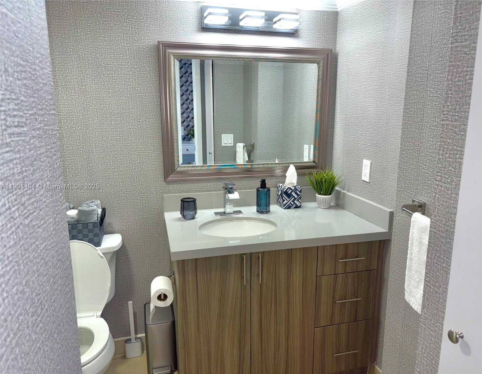 Small Image of 20500 WEST COUNTRY CLUB DR #501, Aventura Number 17