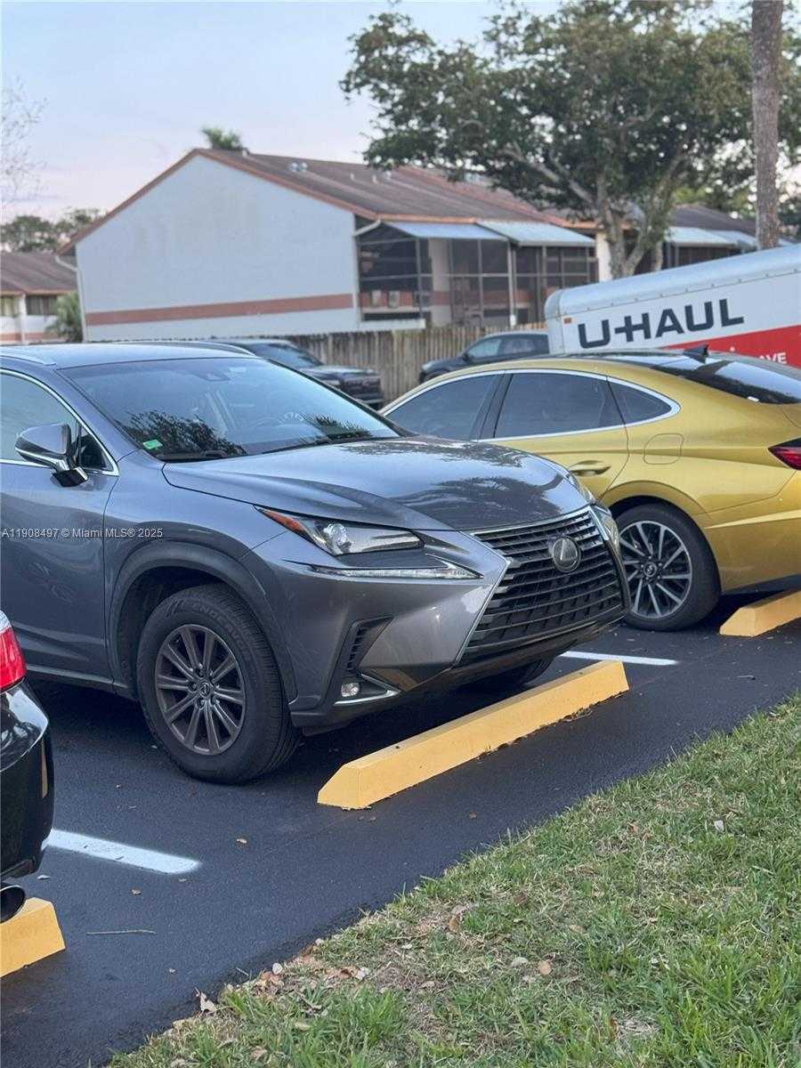 Small Image of 7175 ORANGE DR #203H, Davie Number 3