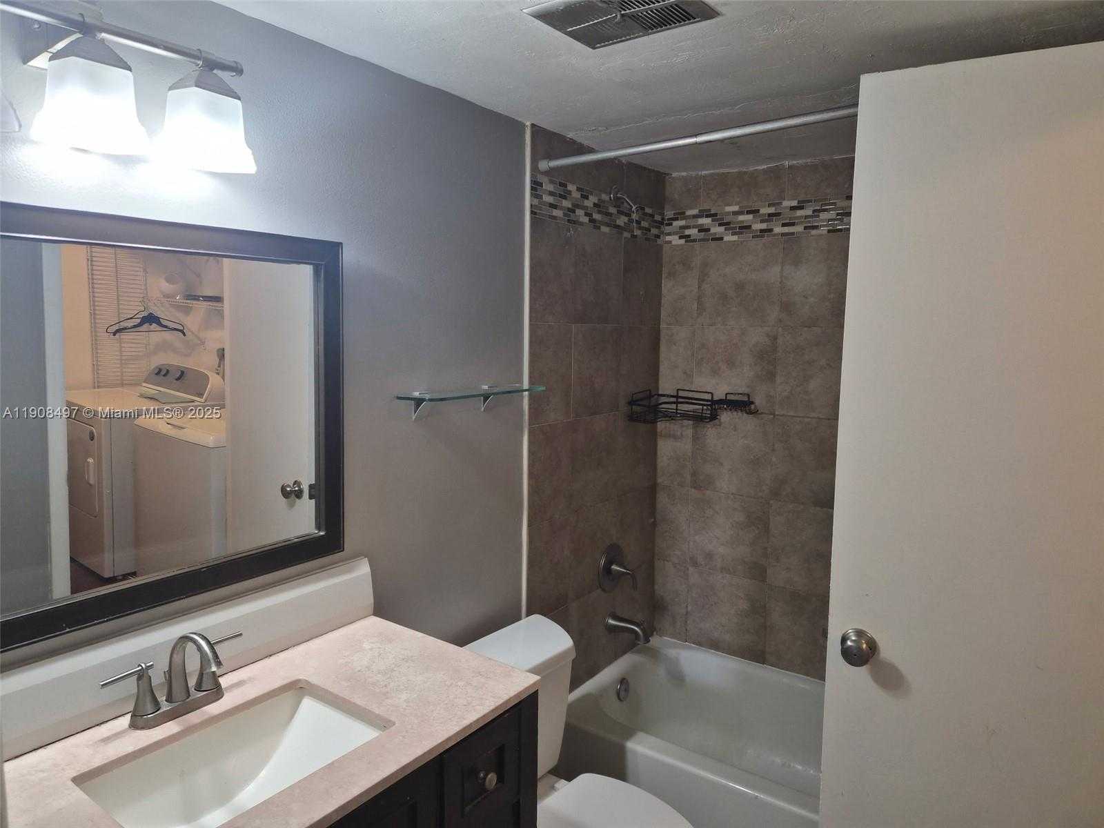 Small Image of 7175 ORANGE DR #203H, Davie Number 6