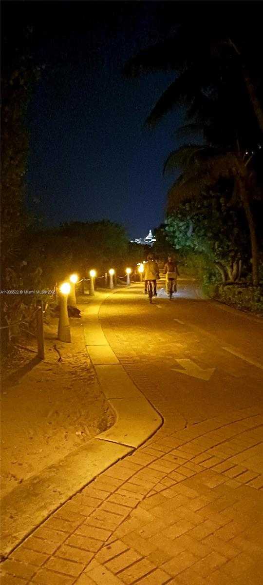 Small Image of 2401 COLLINS AVE #1708, Miami Beach Number 3