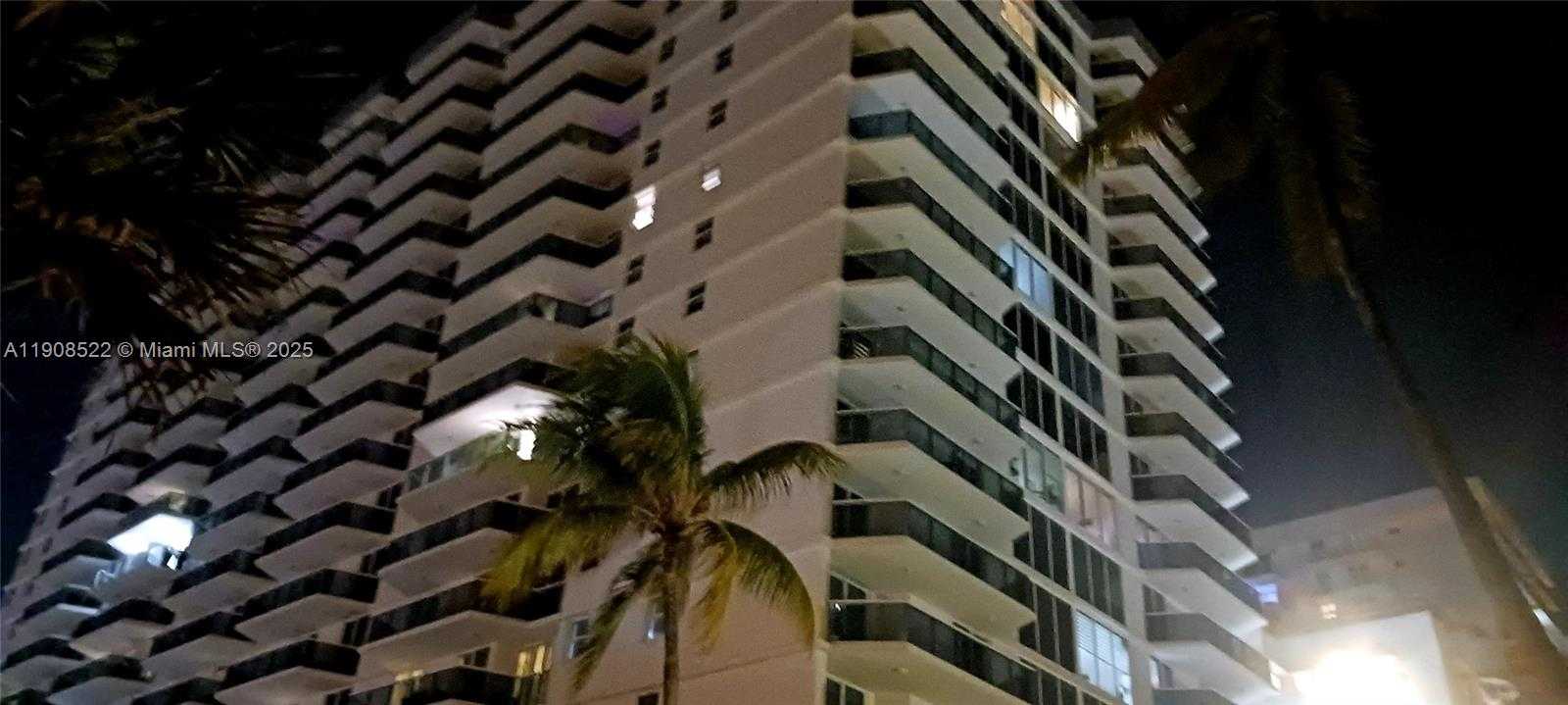 Small Image of 2401 COLLINS AVE #1708, Miami Beach Number 4