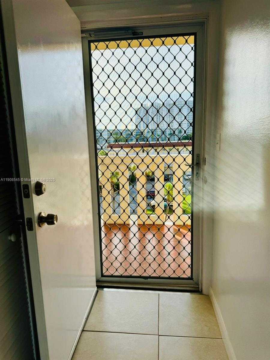 Small Image of 2930 POINT EAST DR #E512, Aventura Number 14