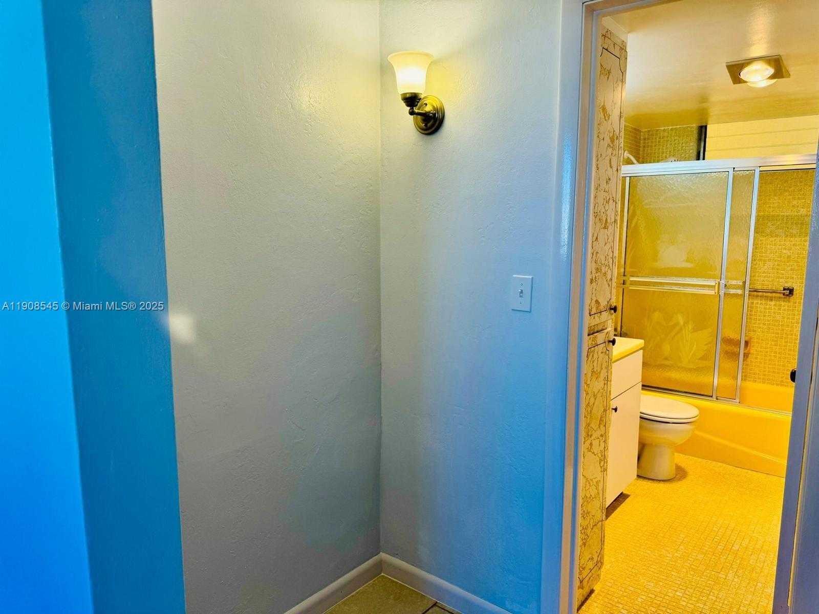 Small Image of 2930 POINT EAST DR #E512, Aventura Number 15