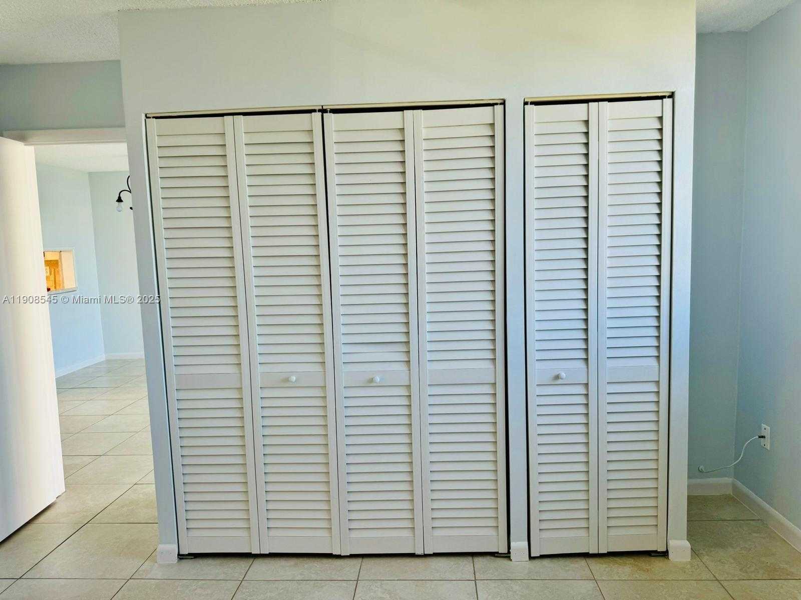 Small Image of 2930 POINT EAST DR #E512, Aventura Number 18