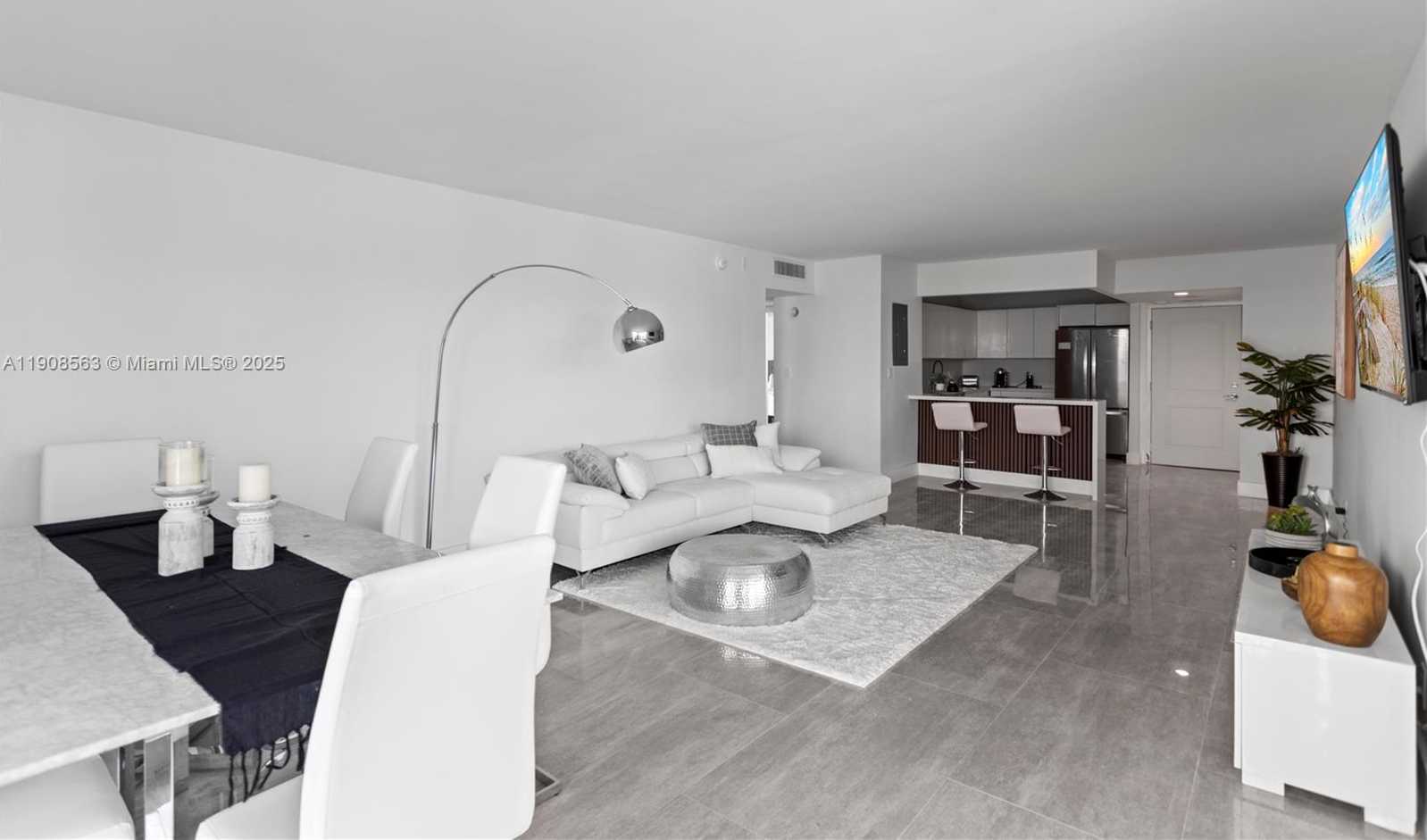 Small Image of 100 BAYVIEW DR #227, Sunny Isles Beach Number 17