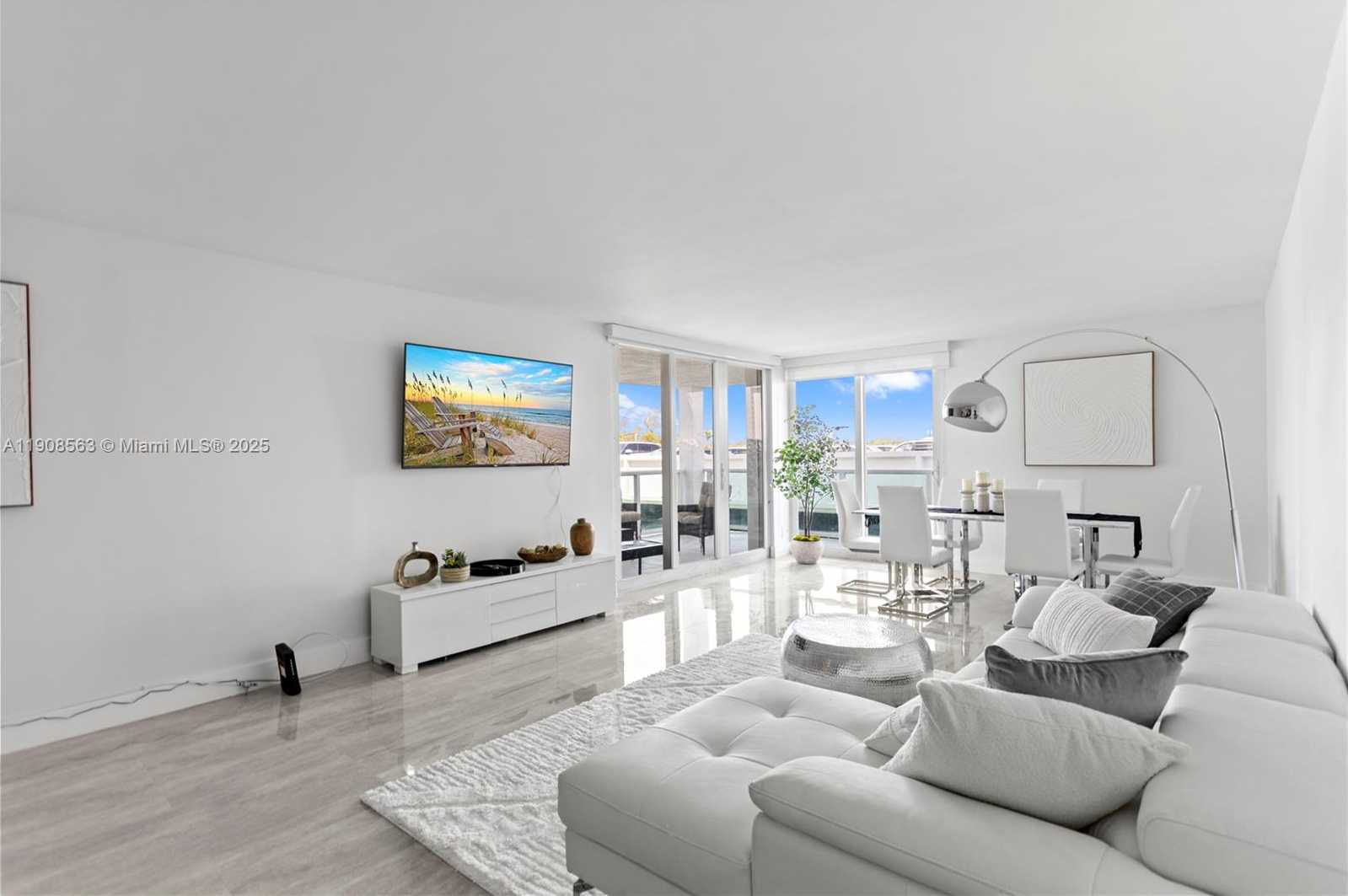 Small Image of 100 BAYVIEW DR #227, Sunny Isles Beach Number 19