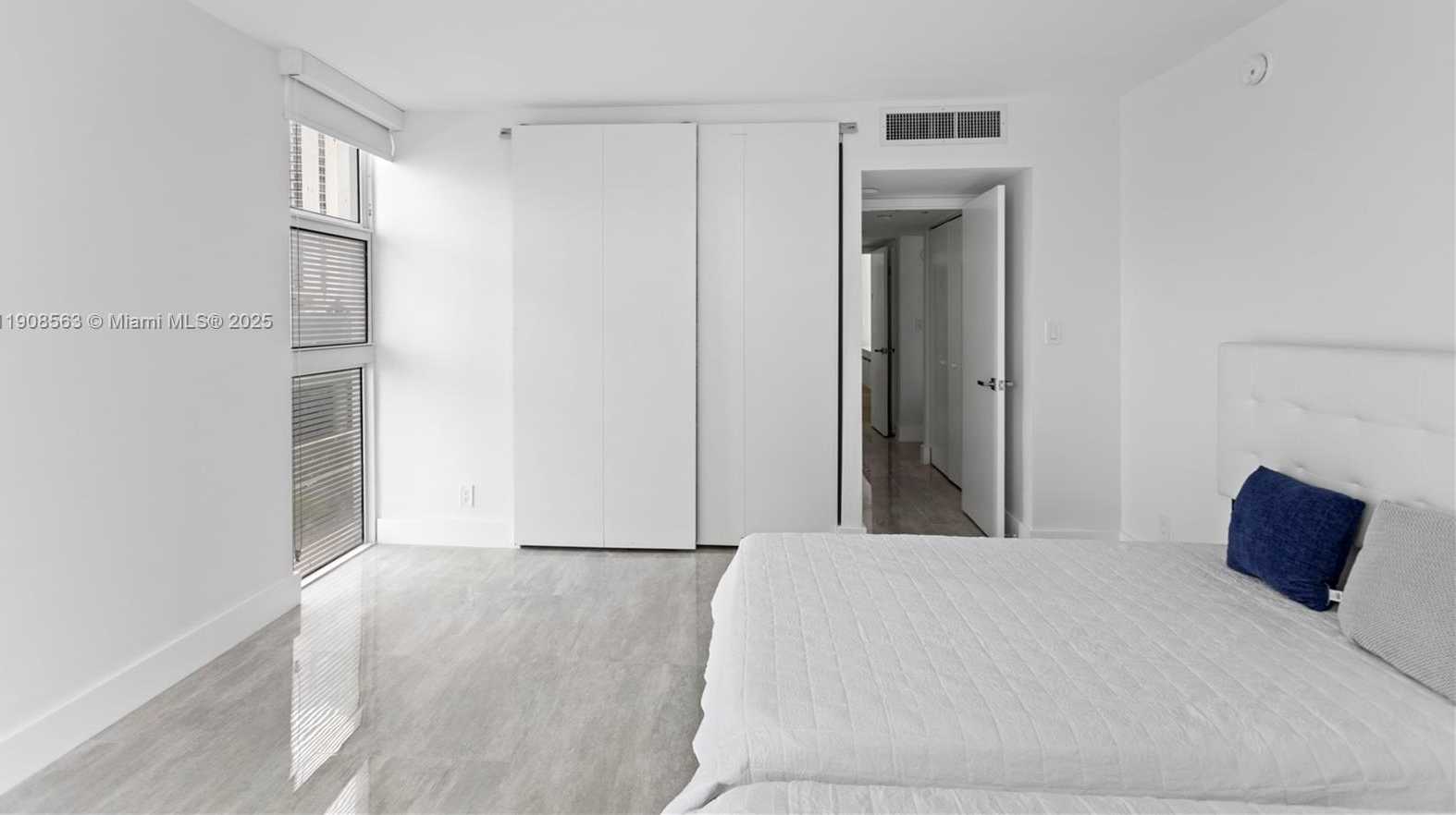 Small Image of 100 BAYVIEW DR #227, Sunny Isles Beach Number 24