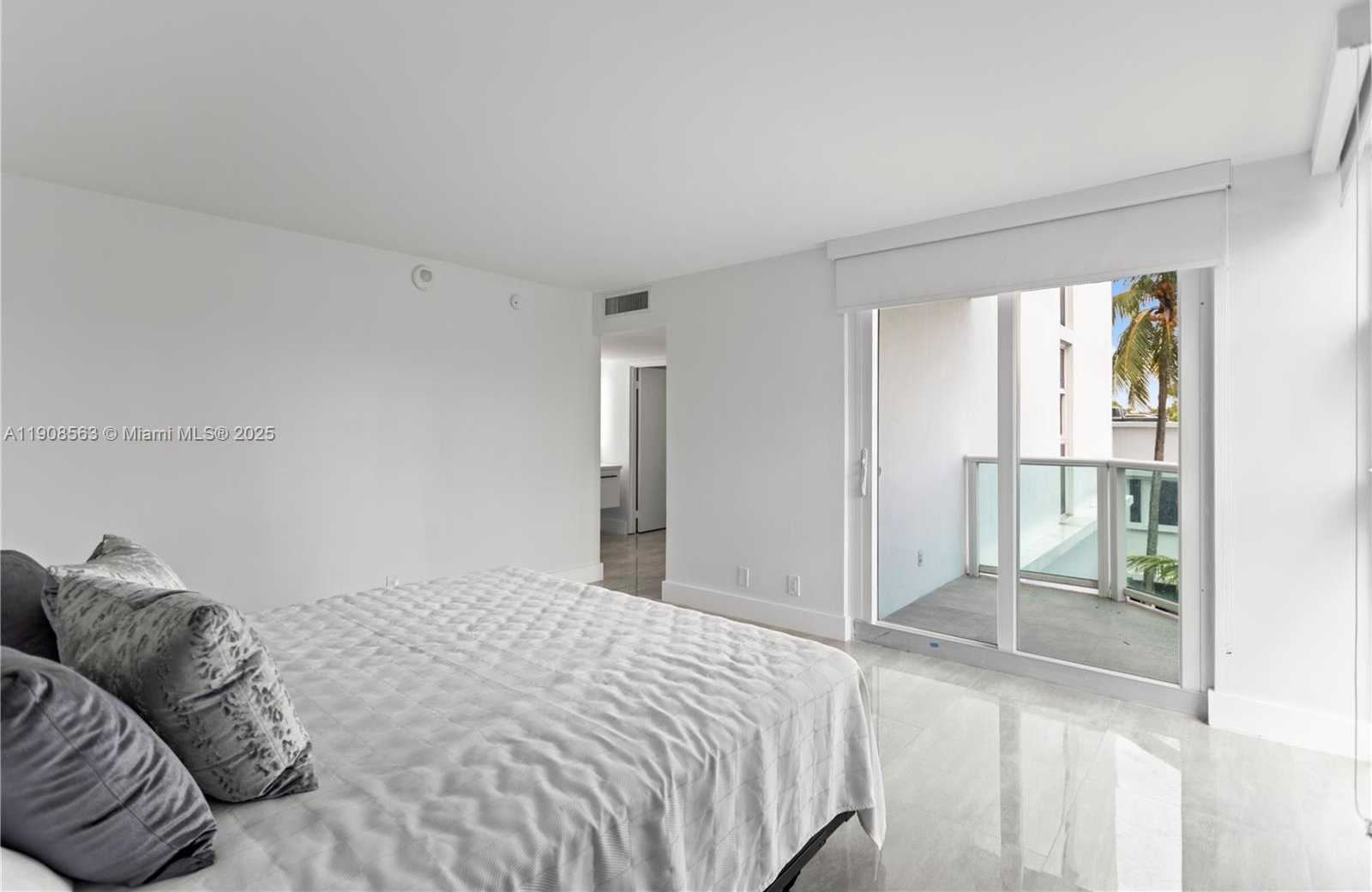 Small Image of 100 BAYVIEW DR #227, Sunny Isles Beach Number 26