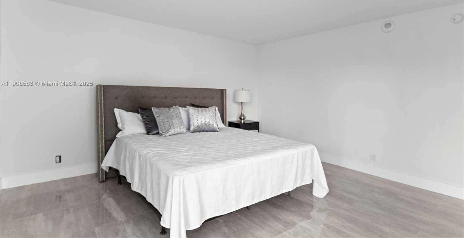 Small Image of 100 BAYVIEW DR #227, Sunny Isles Beach Number 29