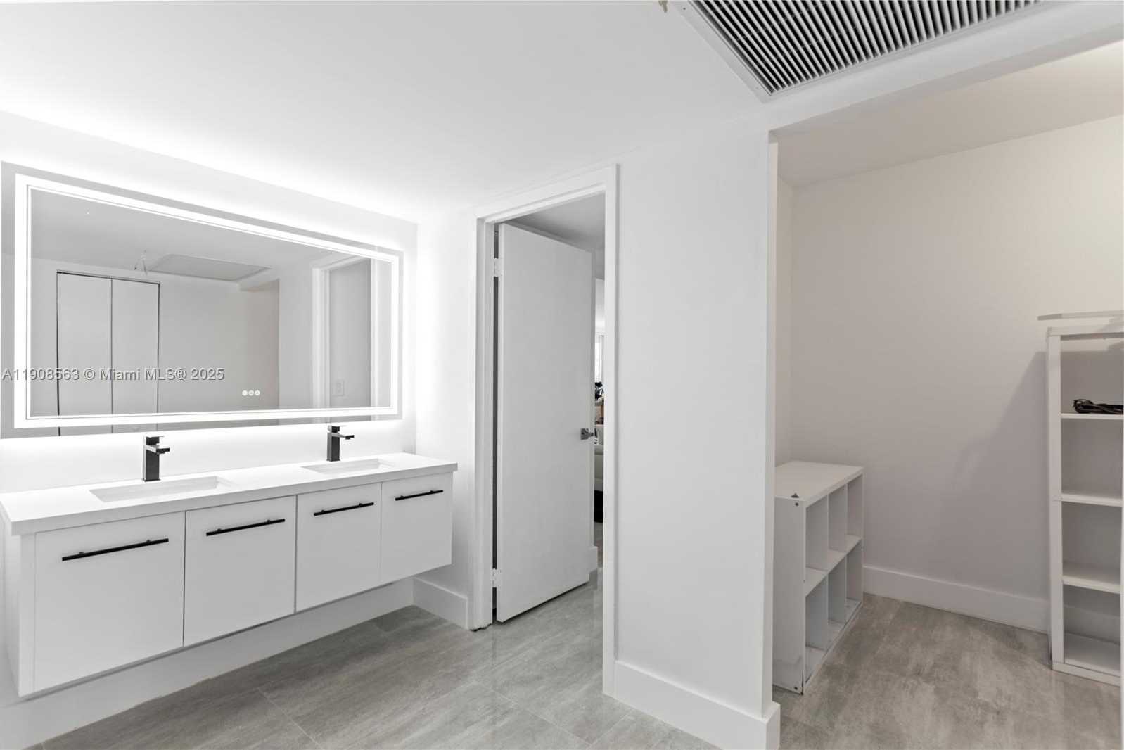 Small Image of 100 BAYVIEW DR #227, Sunny Isles Beach Number 31