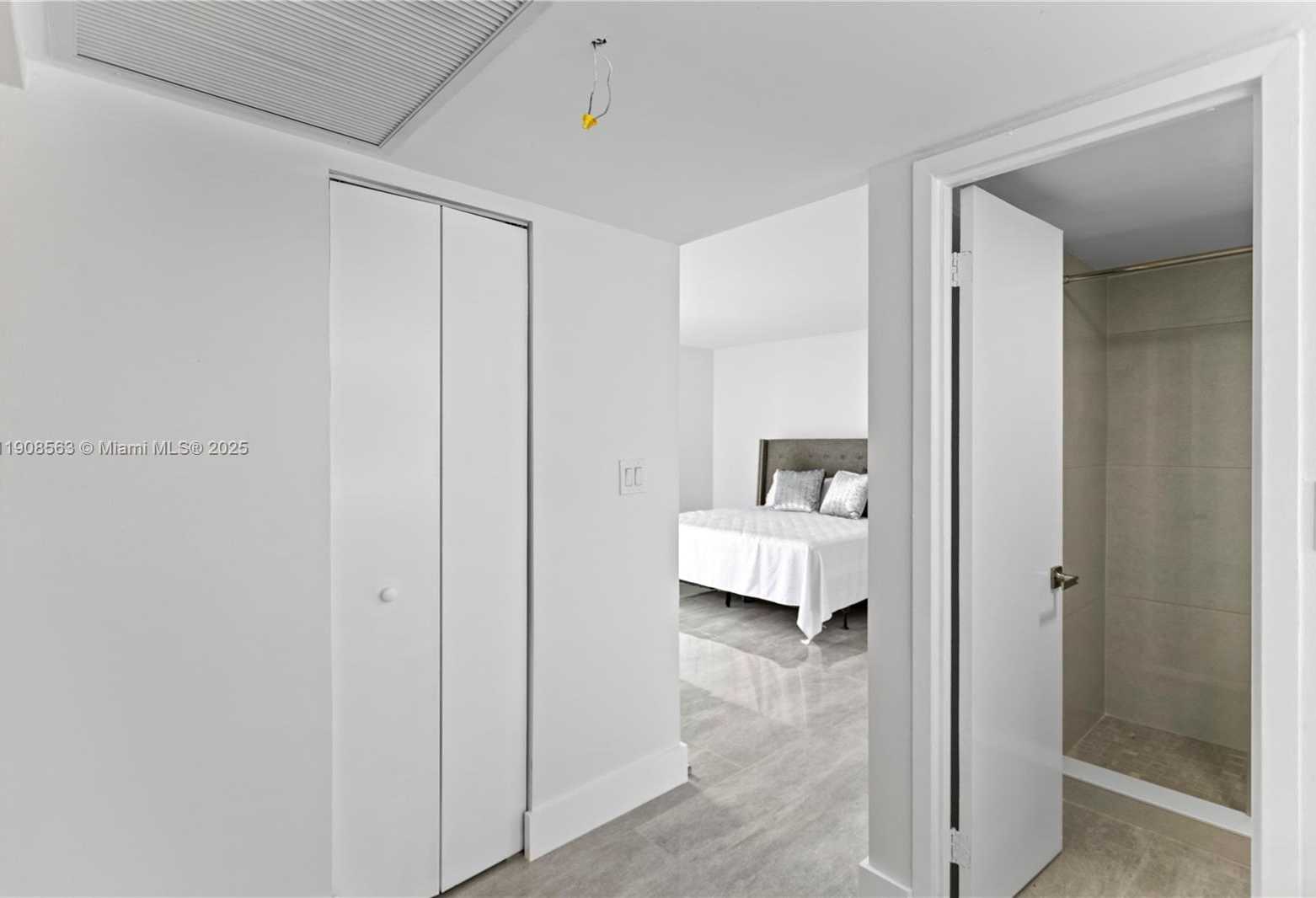 Small Image of 100 BAYVIEW DR #227, Sunny Isles Beach Number 35