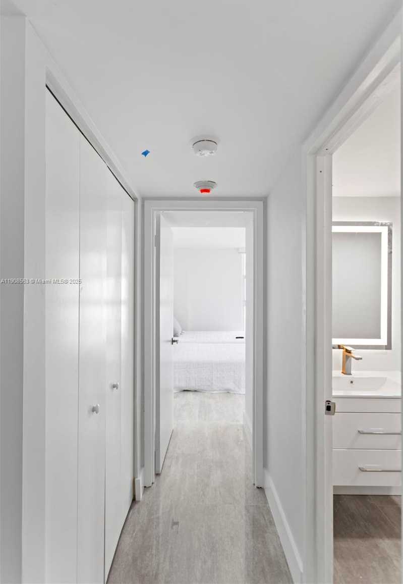 Small Image of 100 BAYVIEW DR #227, Sunny Isles Beach Number 36